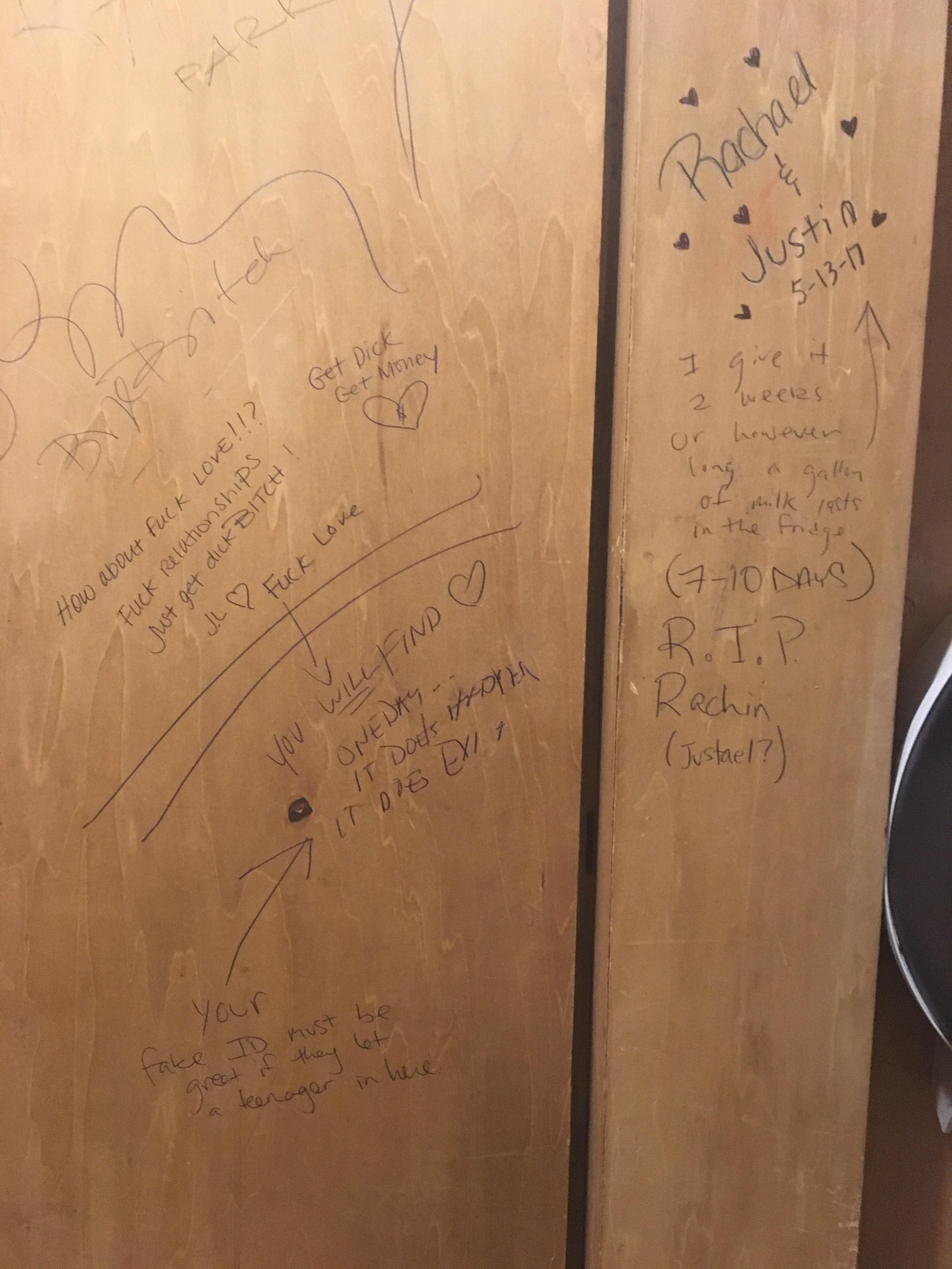 Bathroom stall dialogue/graffiti at a bar in Chicago..enjoy. r/funny