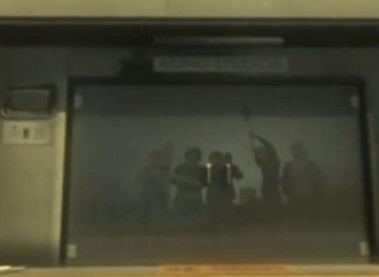 I’m the gorillaz mtv cribs video I never noticed the film crew in the