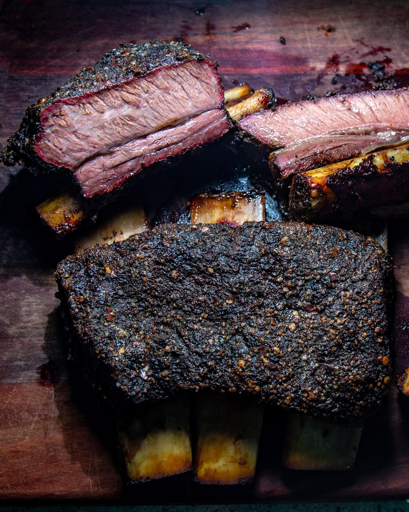 BBQ beef ribs from my Kamado ceramic smoker. r/FoodPorn