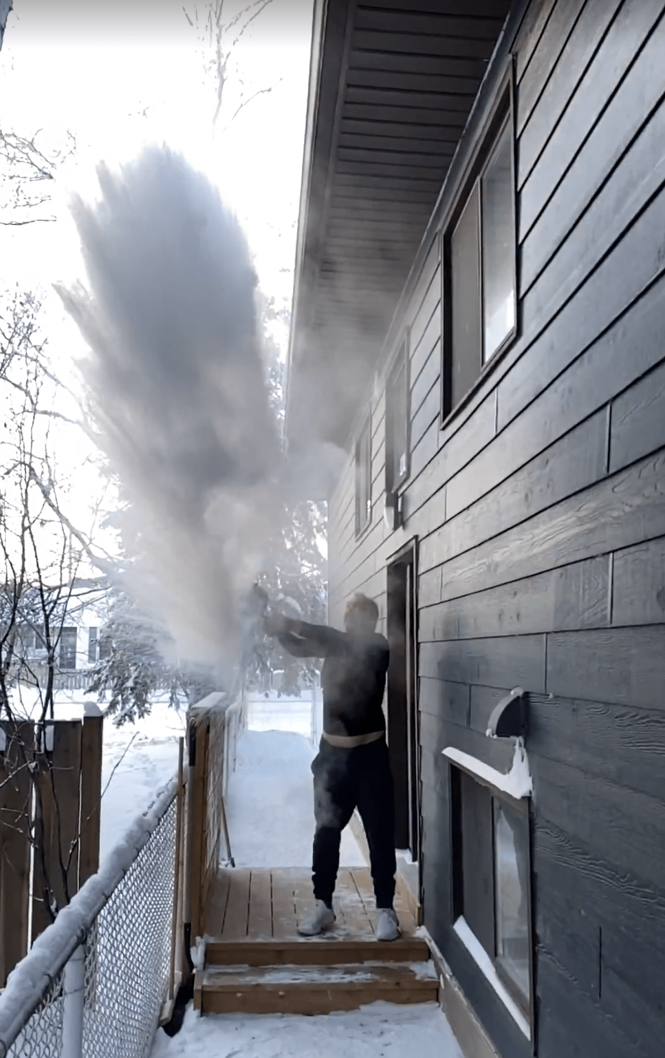 Tested Boiling water turns to snow in 35c. Yellowknife, Northwest