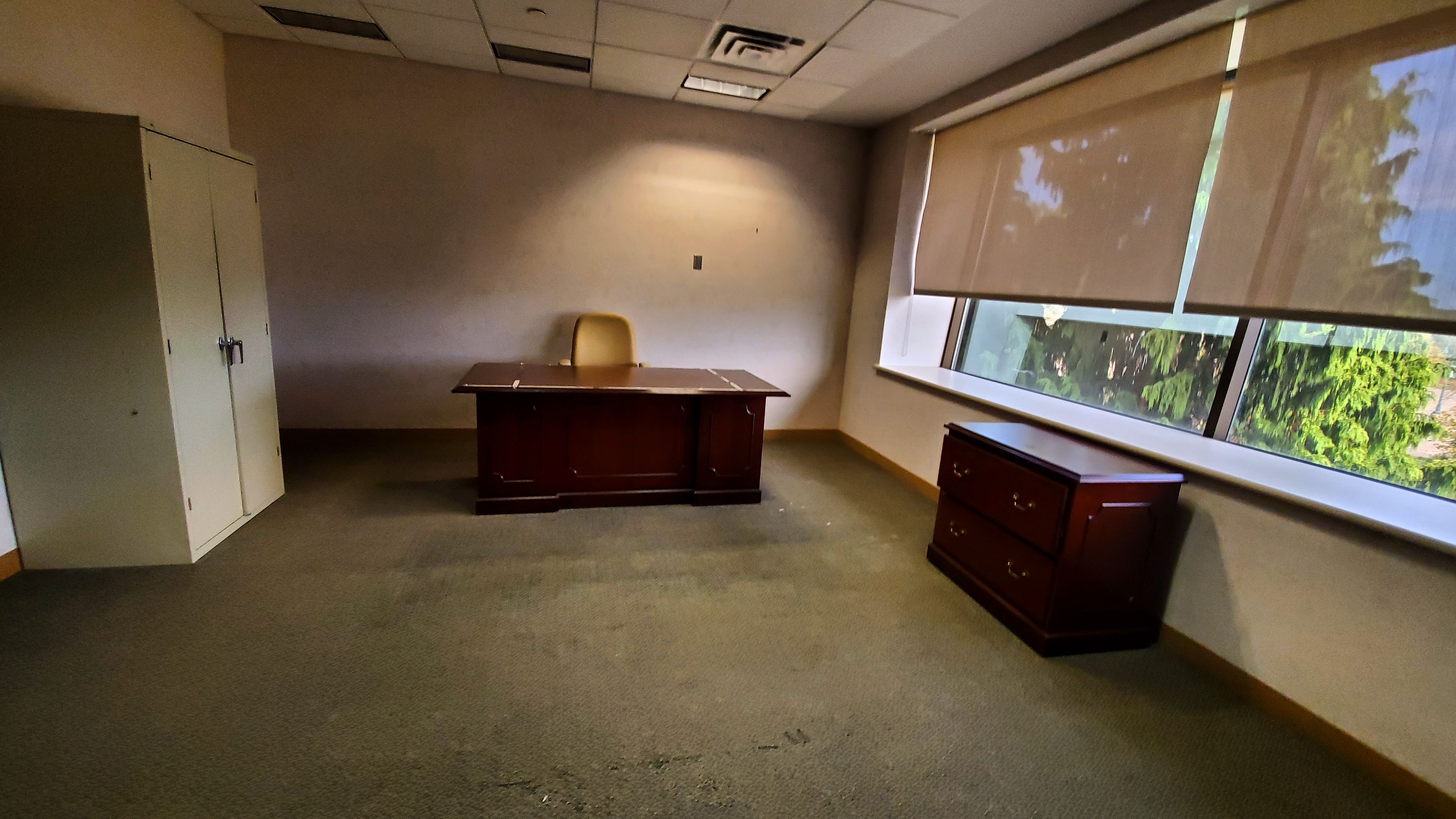 Abandoned office in former company headquarters r/urbanexploration