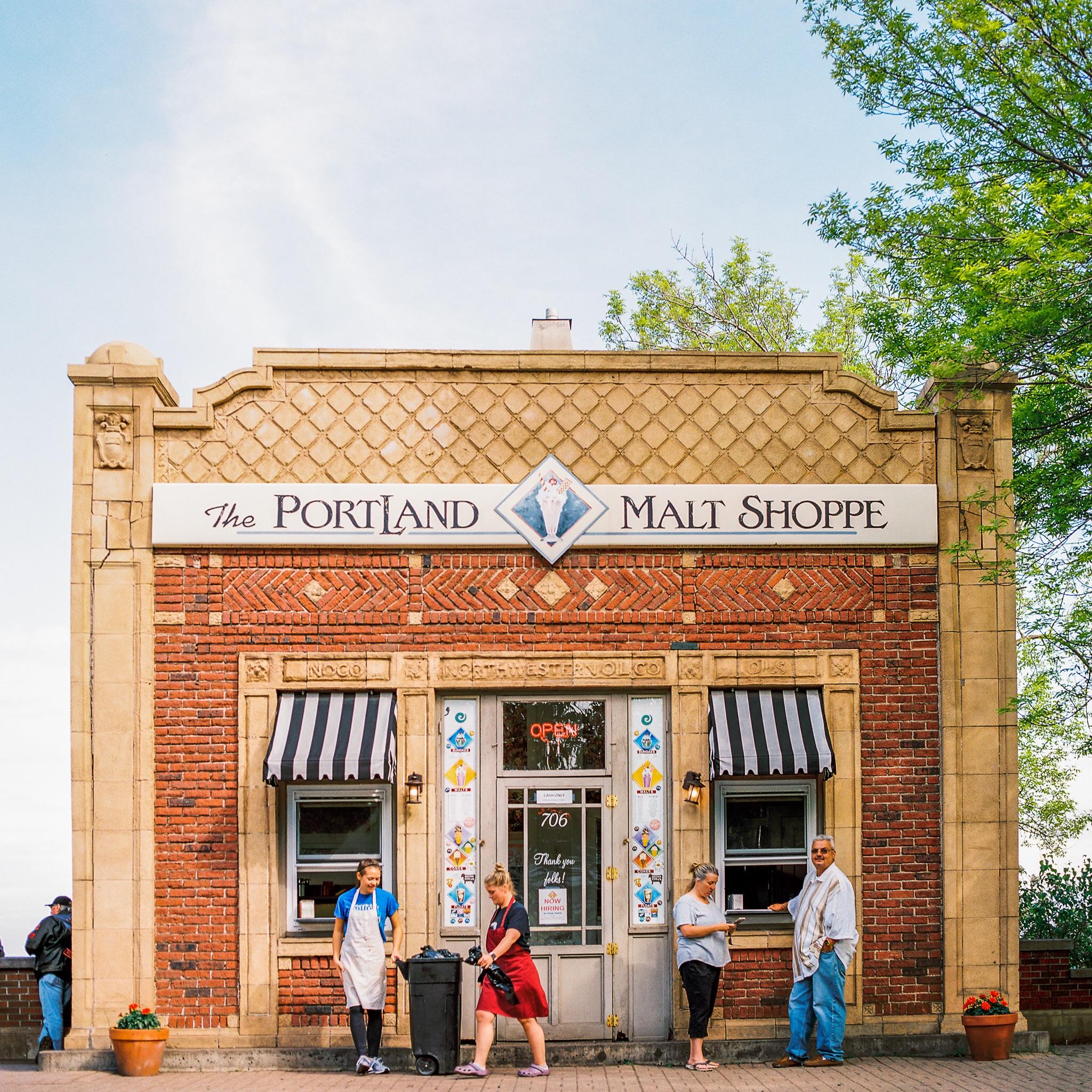 Portland Malt Shoppe, Duluth, MN.[Hasselblad 503cw/80mm 2.8/Portra 400