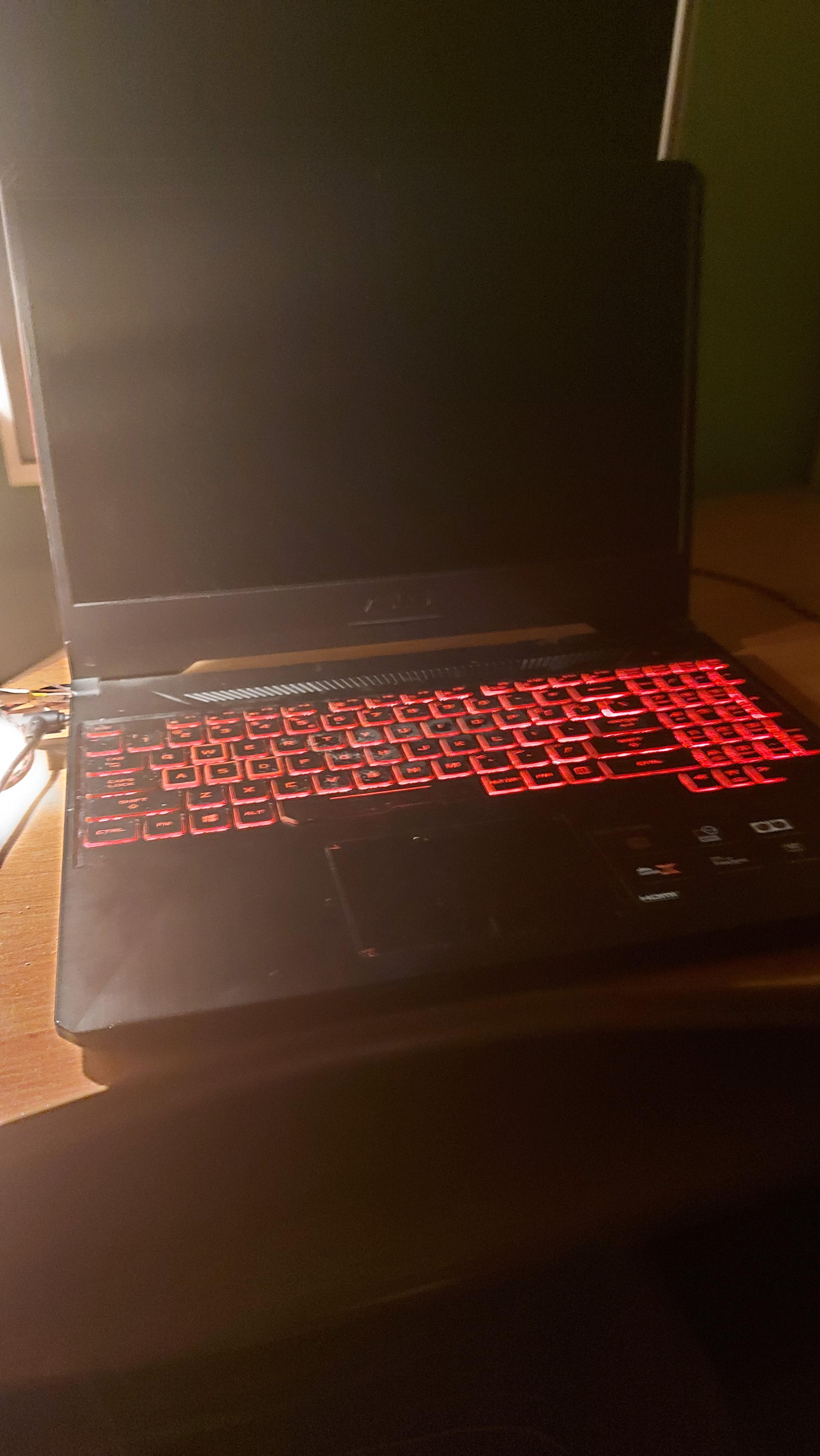 My laptop wont turn on after war thunder crashed it, lights are still