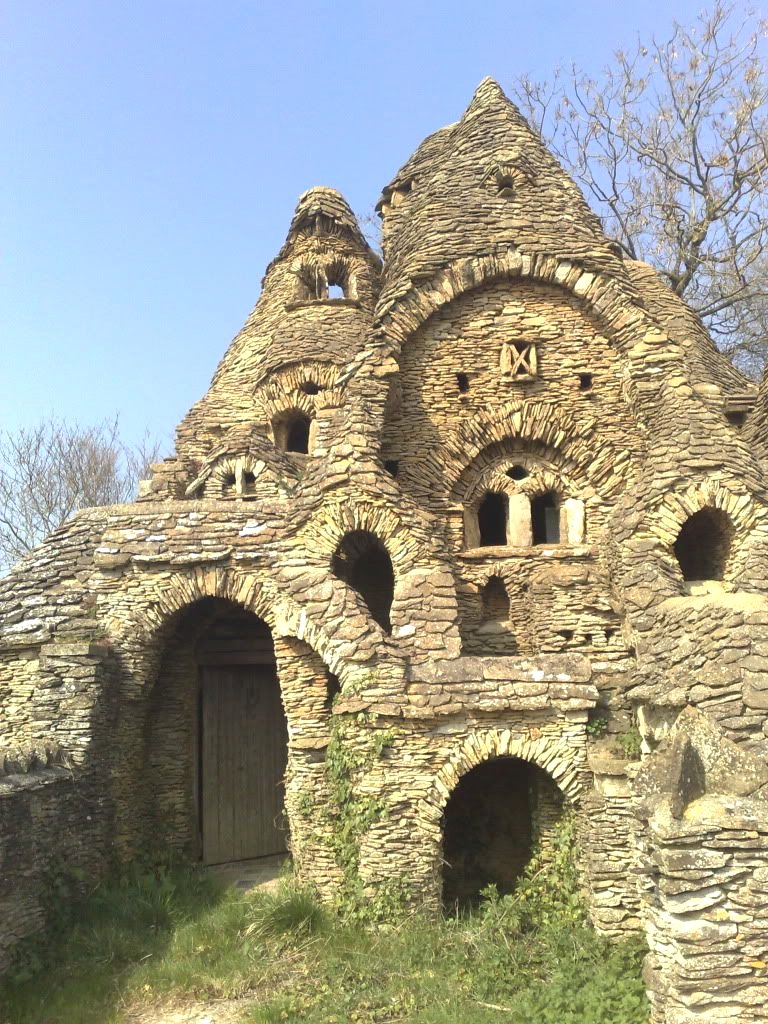 All stone Hobbit House in the Cotswolds, England. r/FairytaleasFuck