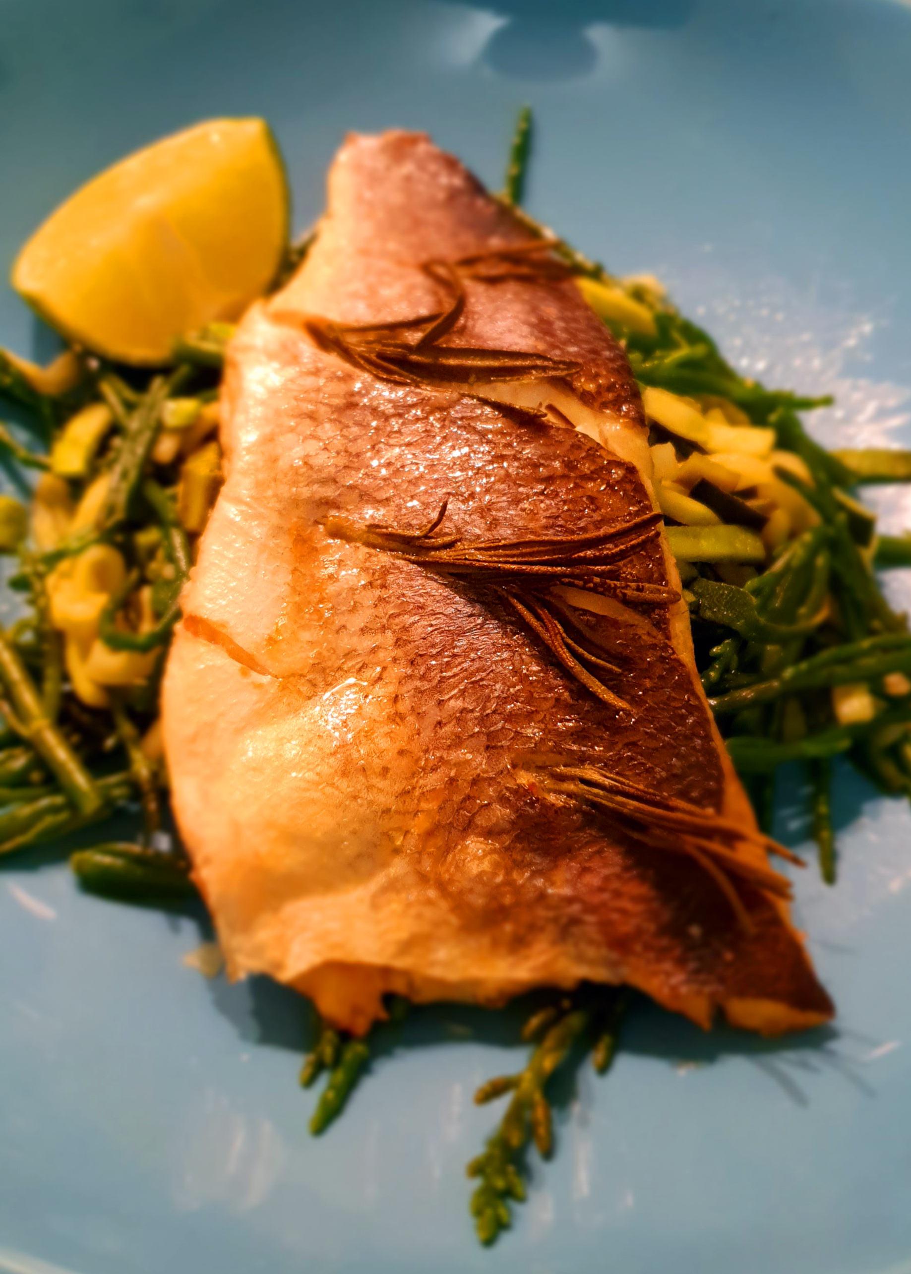 [Homemade] Sea Bass with Zuchinni (Courgette) and Sea Beans (Samphire