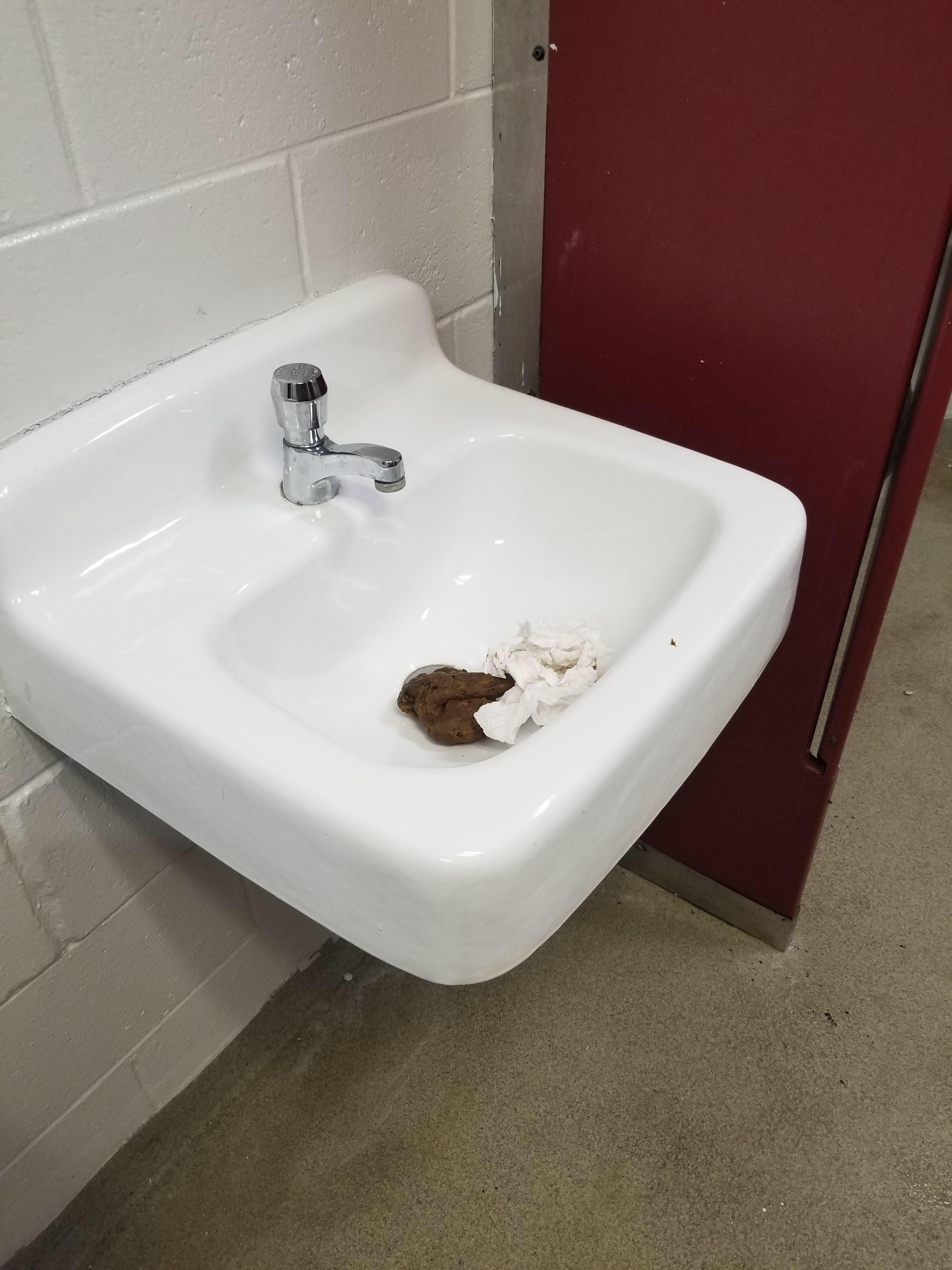 Sink Crap r/RestroomDisasters