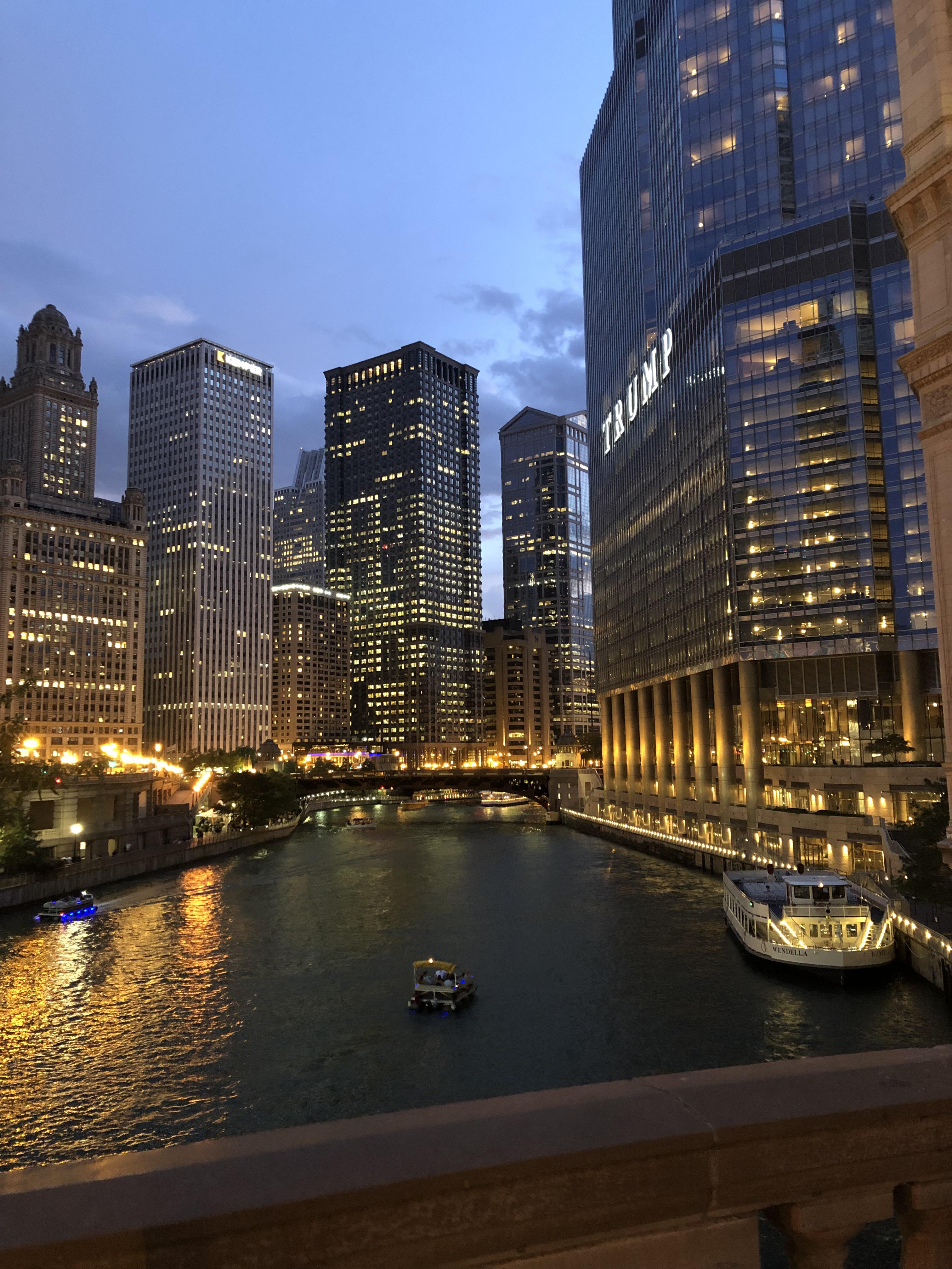 Nothing better than the friday night nightlife. r/chicago