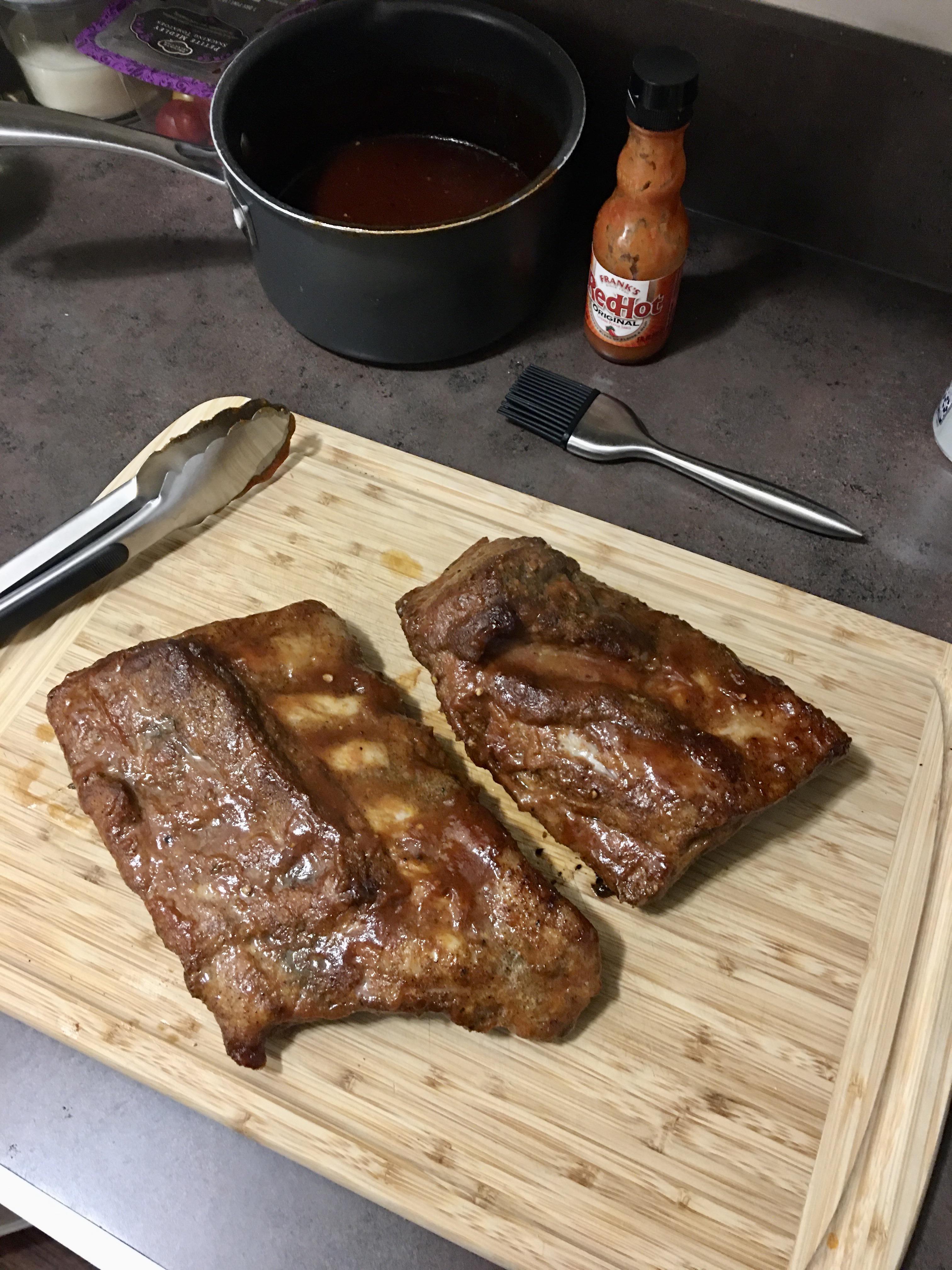 [Homemade] Ribs and homemade bbq sauce r/food