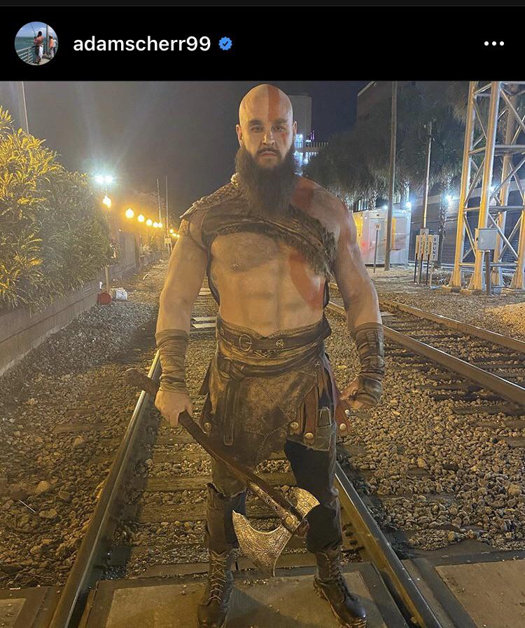 Braun strowman kratos costume is pretty spot on SquaredCircle