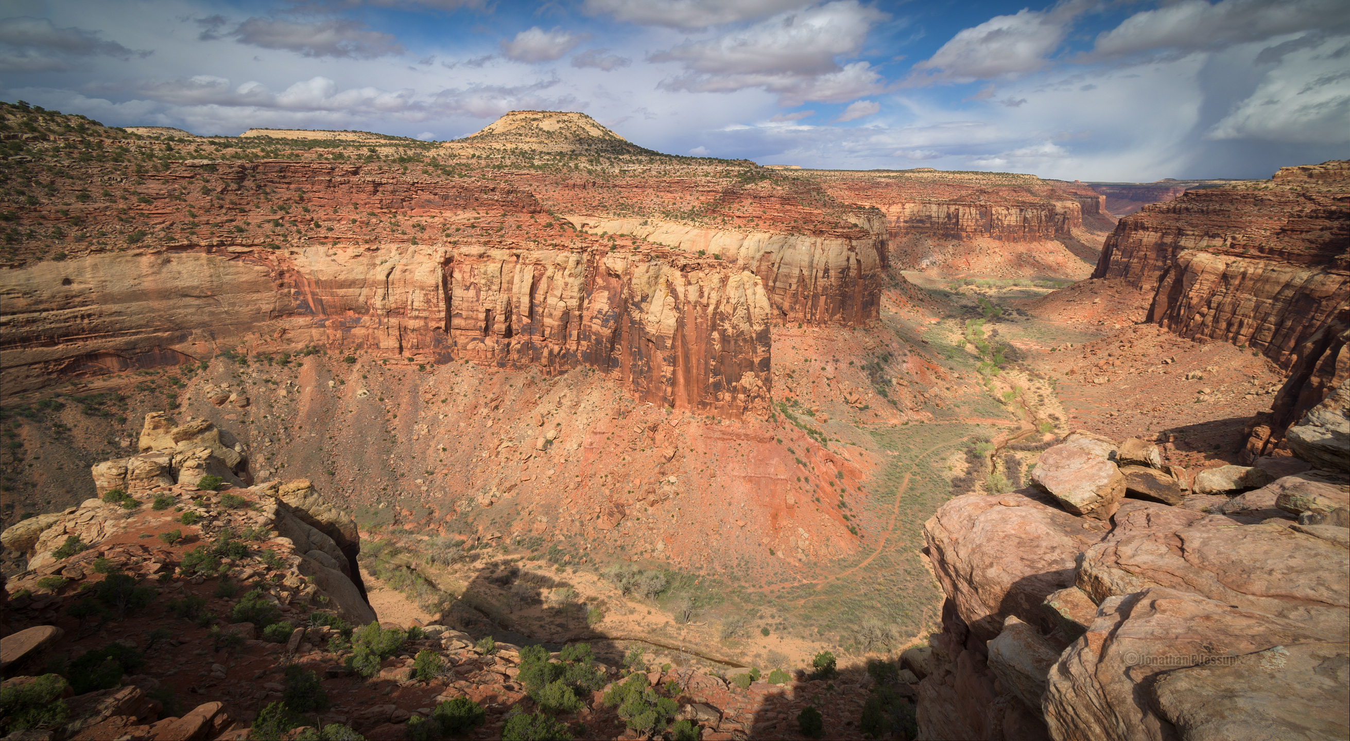 Wild canyon landscape in Utah [OC] [2622x1440] r/EarthPorn