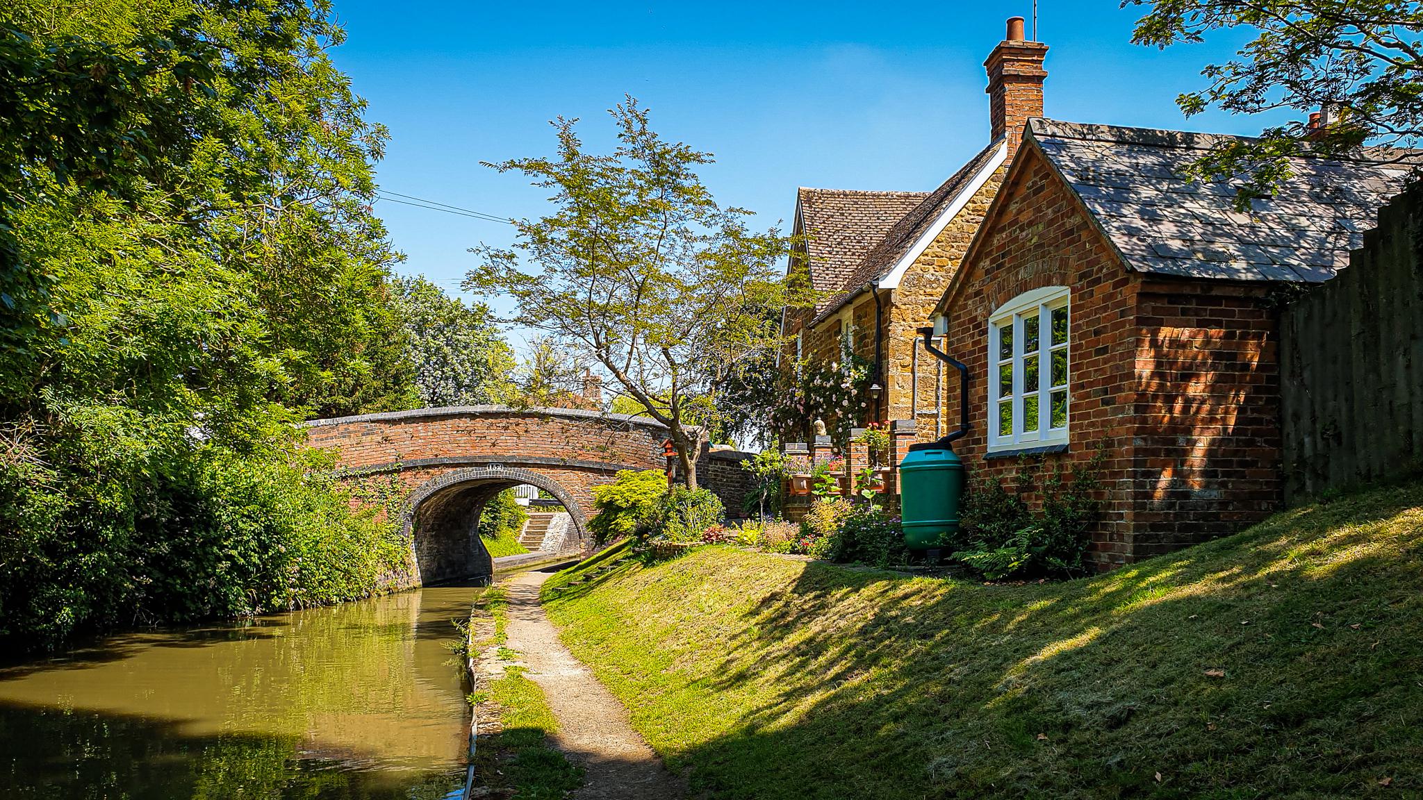 South Oxford Canal near Cropredy (OC) r/britpics