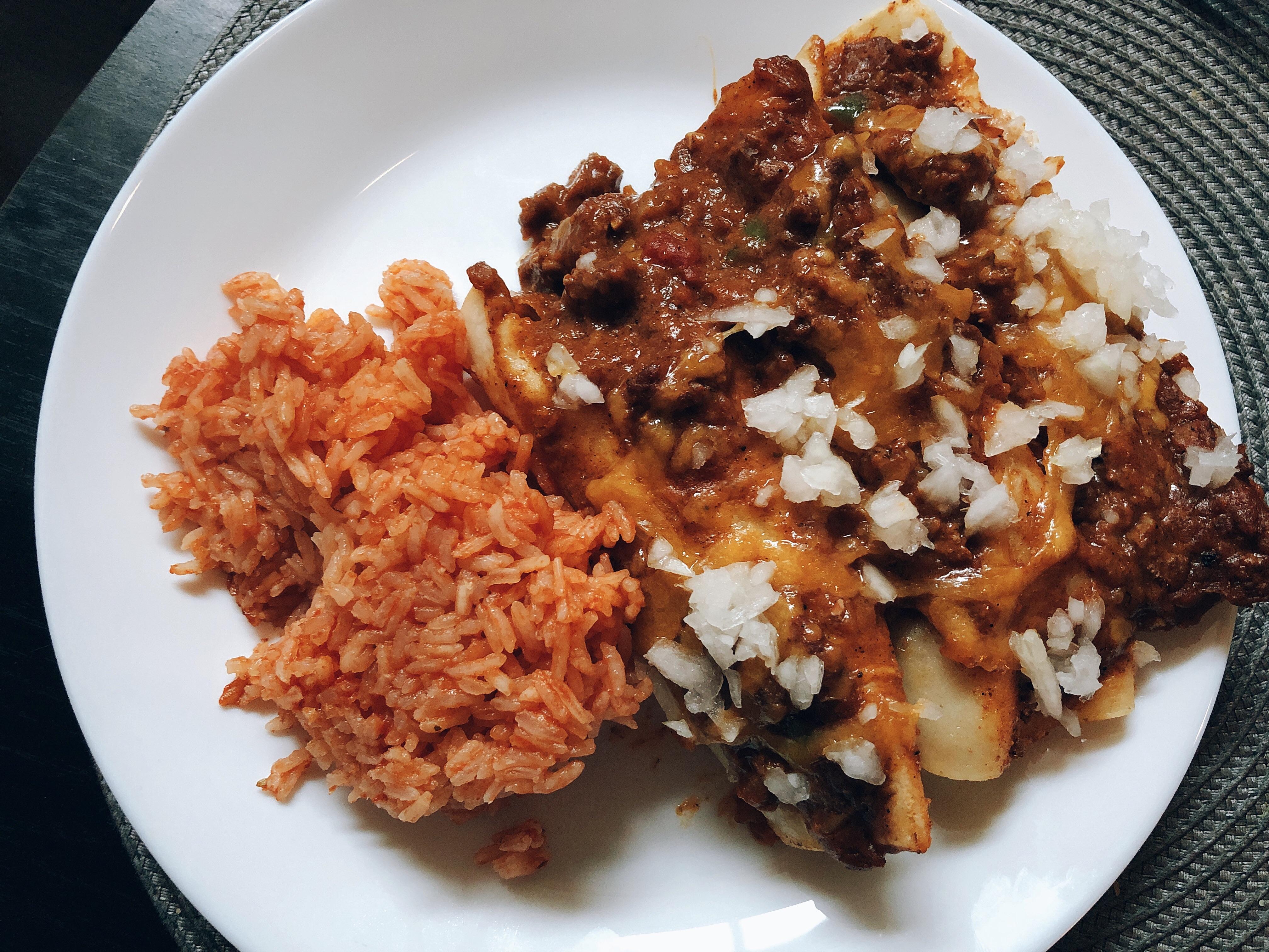 [Homemade] Chili con Carne Enchiladas with rice r/food