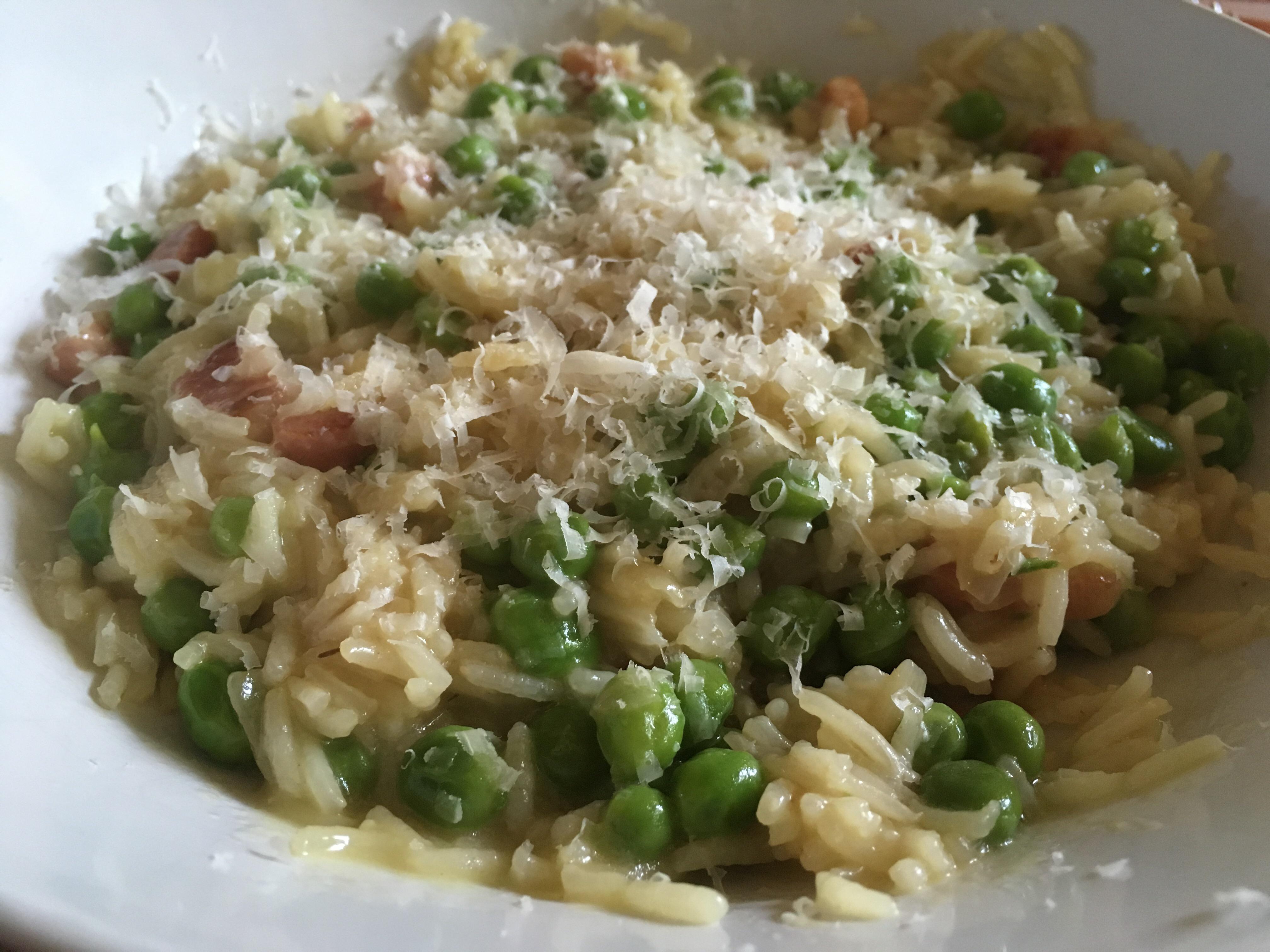 [Homemade] Rice with pancetta and peas from our veggie garden. r/food