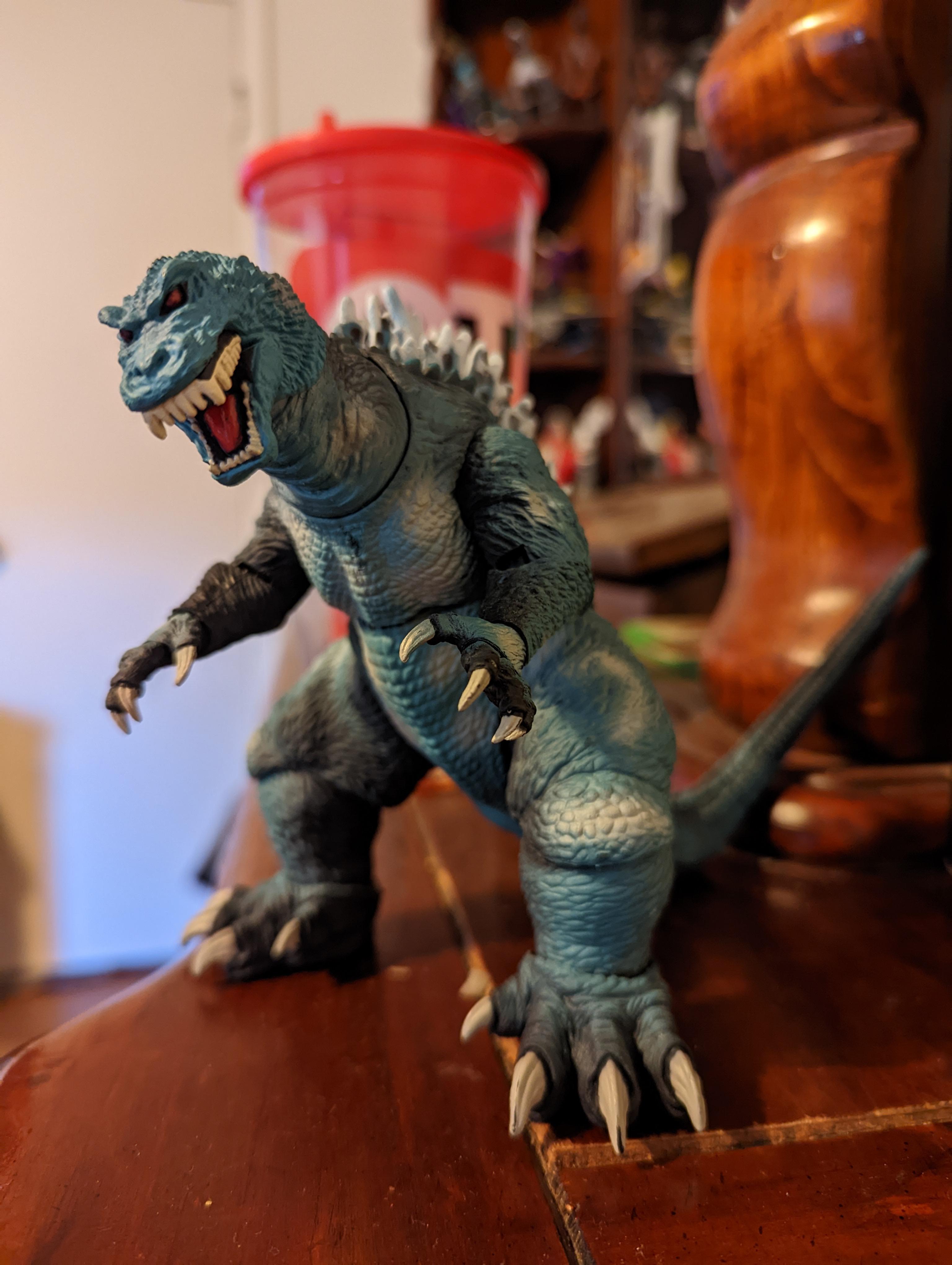 Nice little bootleg NECA Godzilla I nabbed on eBay. I'm naming it Frost Godzilla. r/GODZILLA
