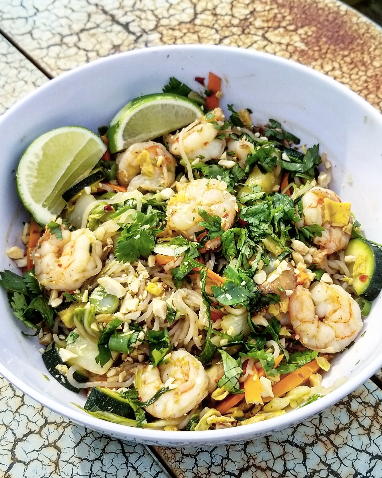 Shrimp shirataki noodles pad thai! 20oz of food for 532 calories 🤤 r