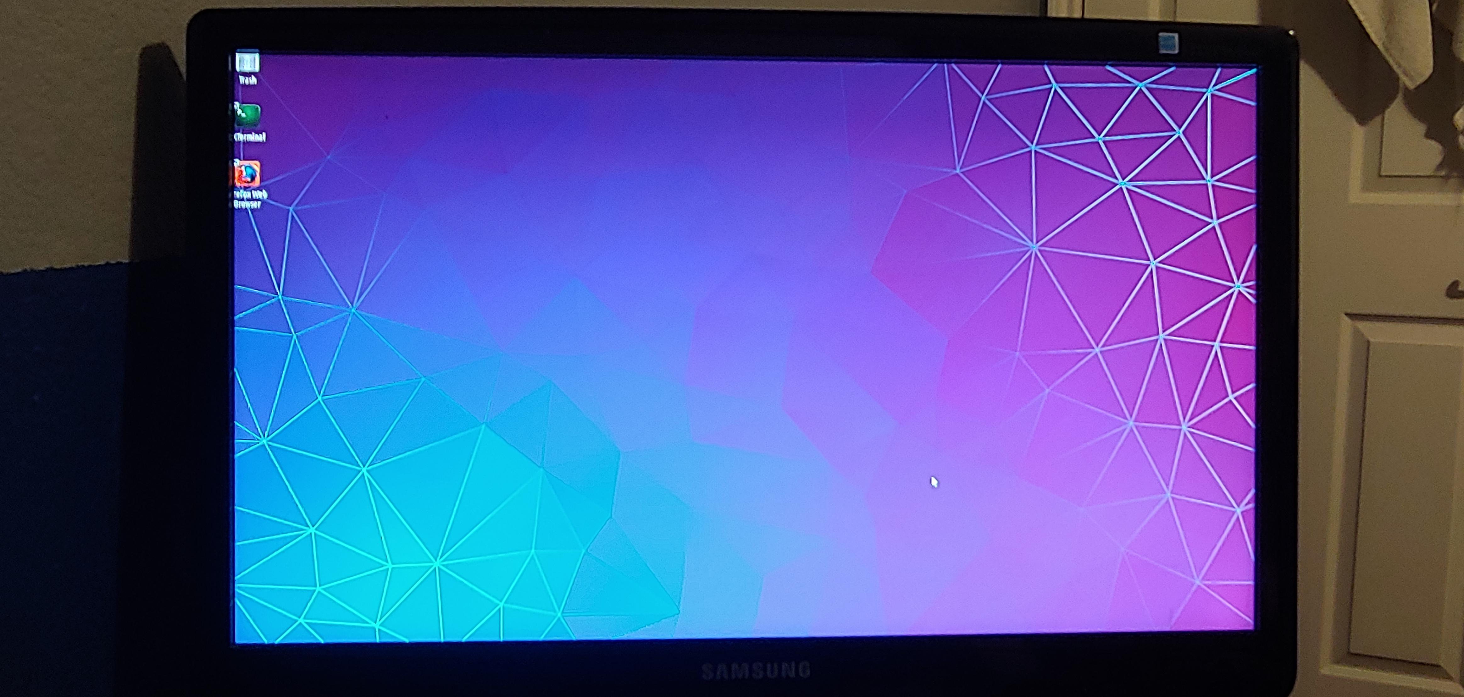 Screen Resolution; Scaling issue??? Does anybody know how I can get my screen to fit my external