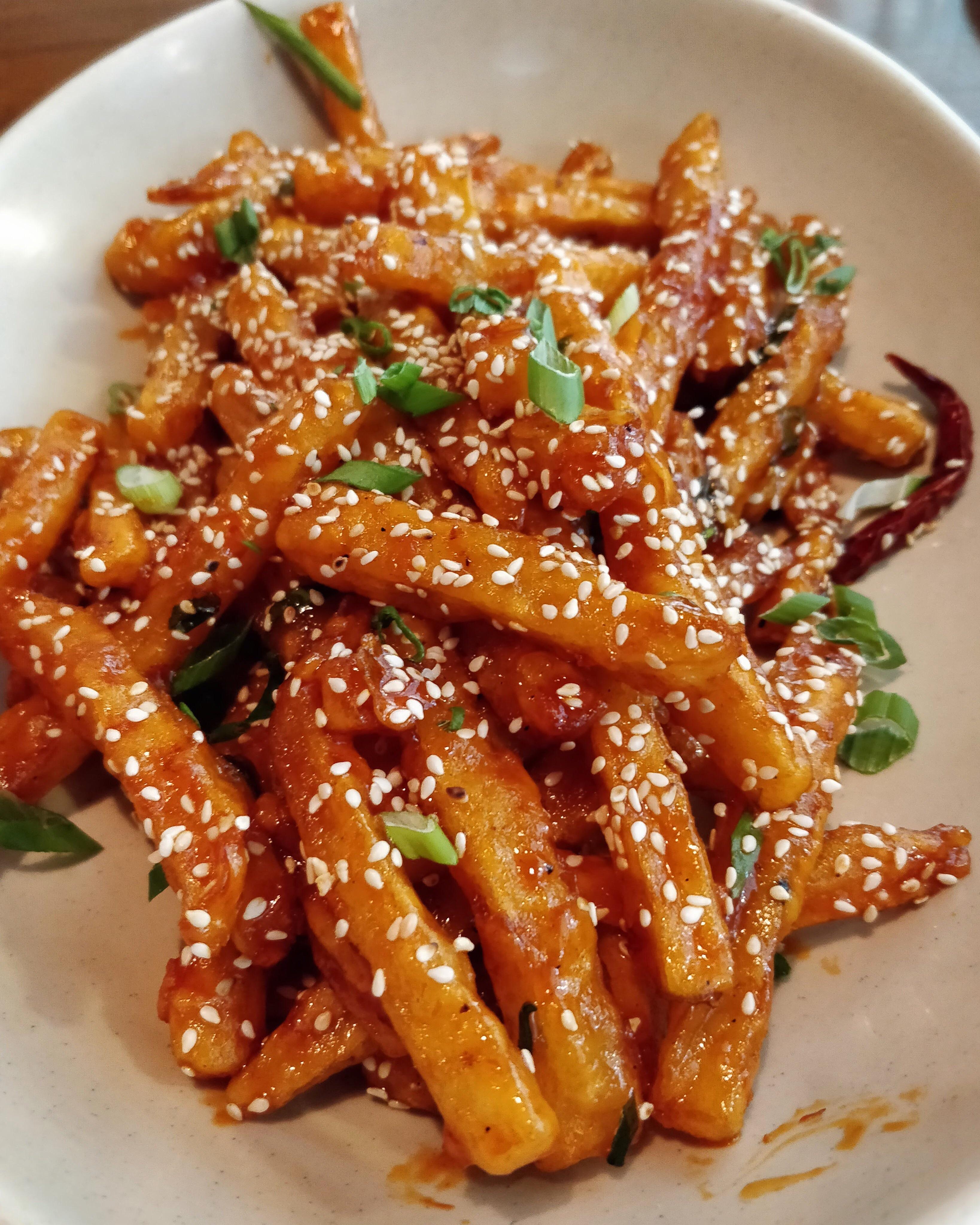 Crispy honey chilli potatoes with sesame [OC][1250X4250] r/FoodPorn