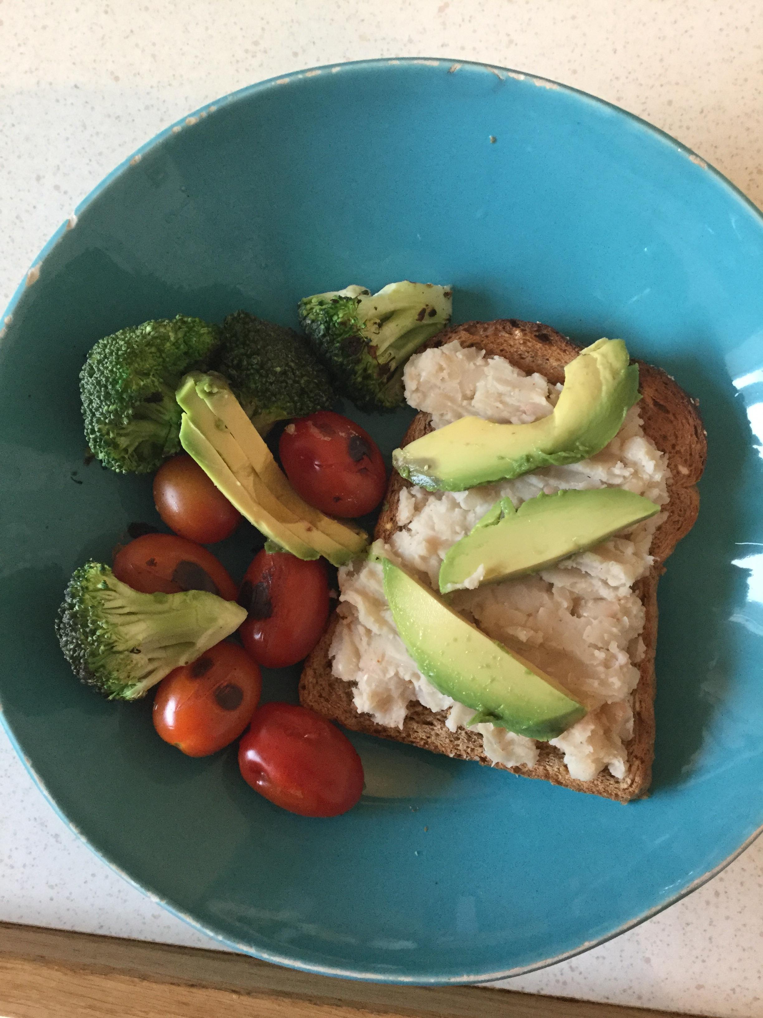 Butter bean dip on toast, with vegetables and avocados. r/HealthyFood