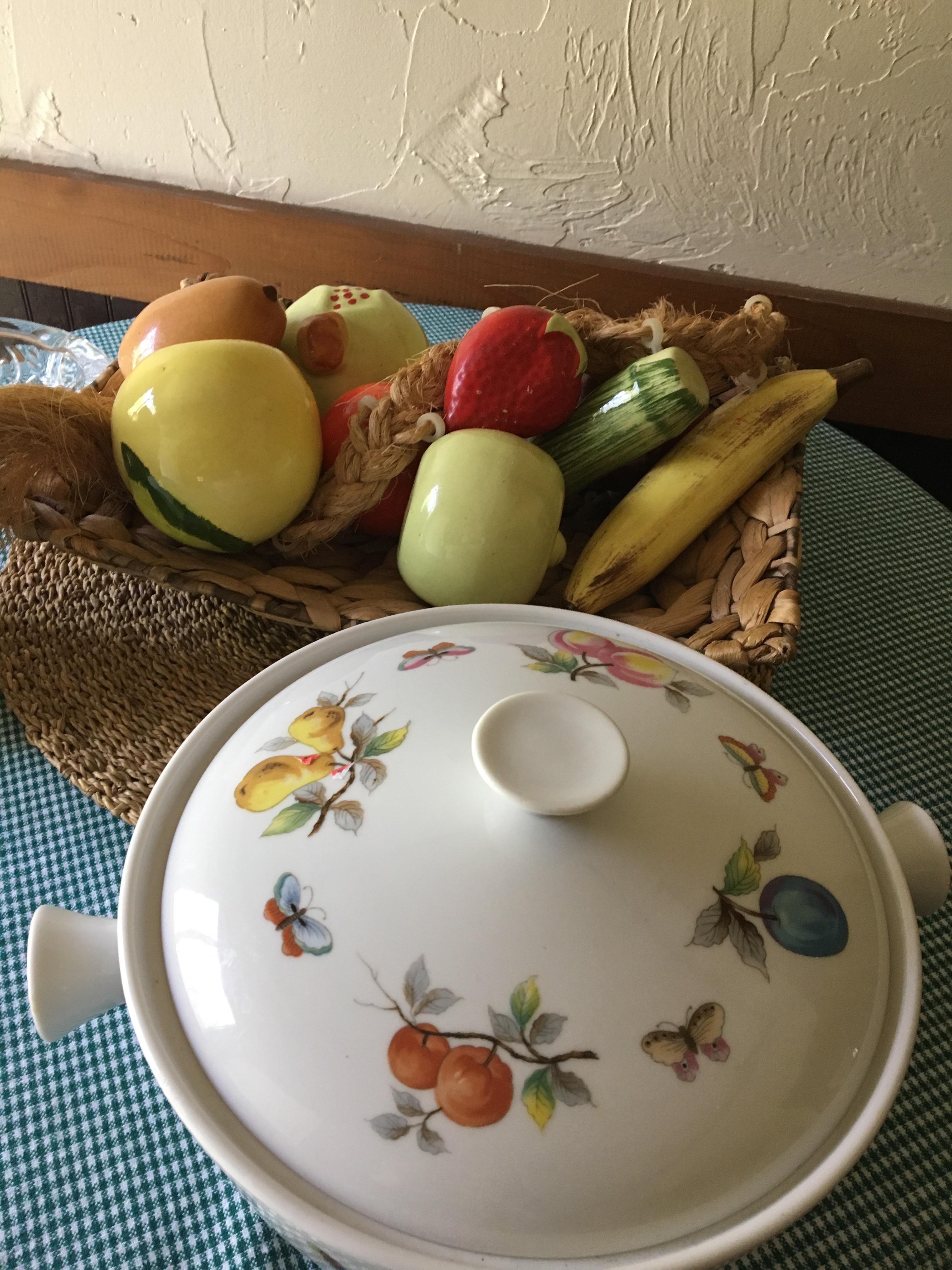 Found this casserole dish & pretty glass fruits. It’s been a good thrift shopping week for me