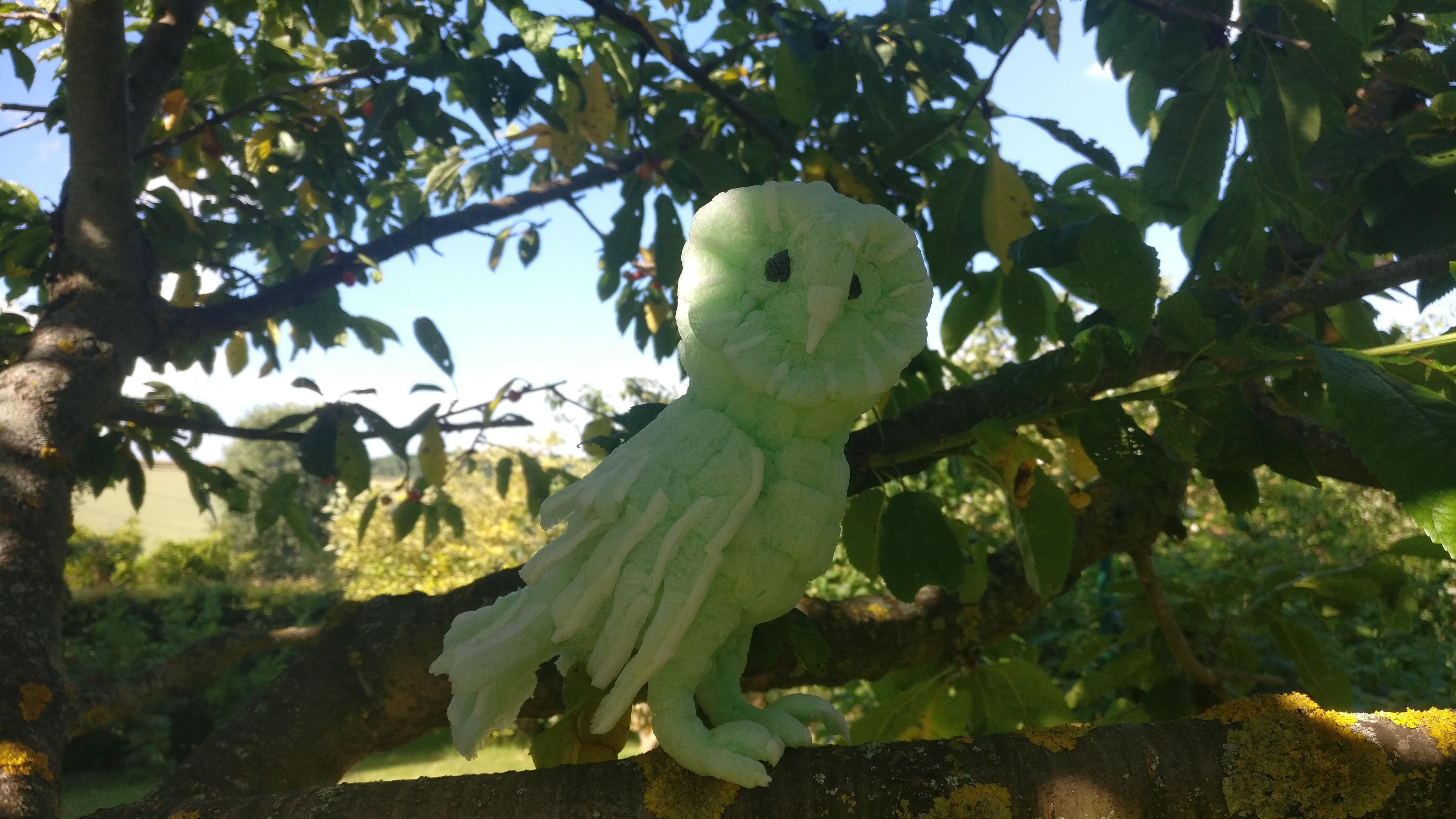 I made an owl out of packing peanuts r/mildlyinteresting