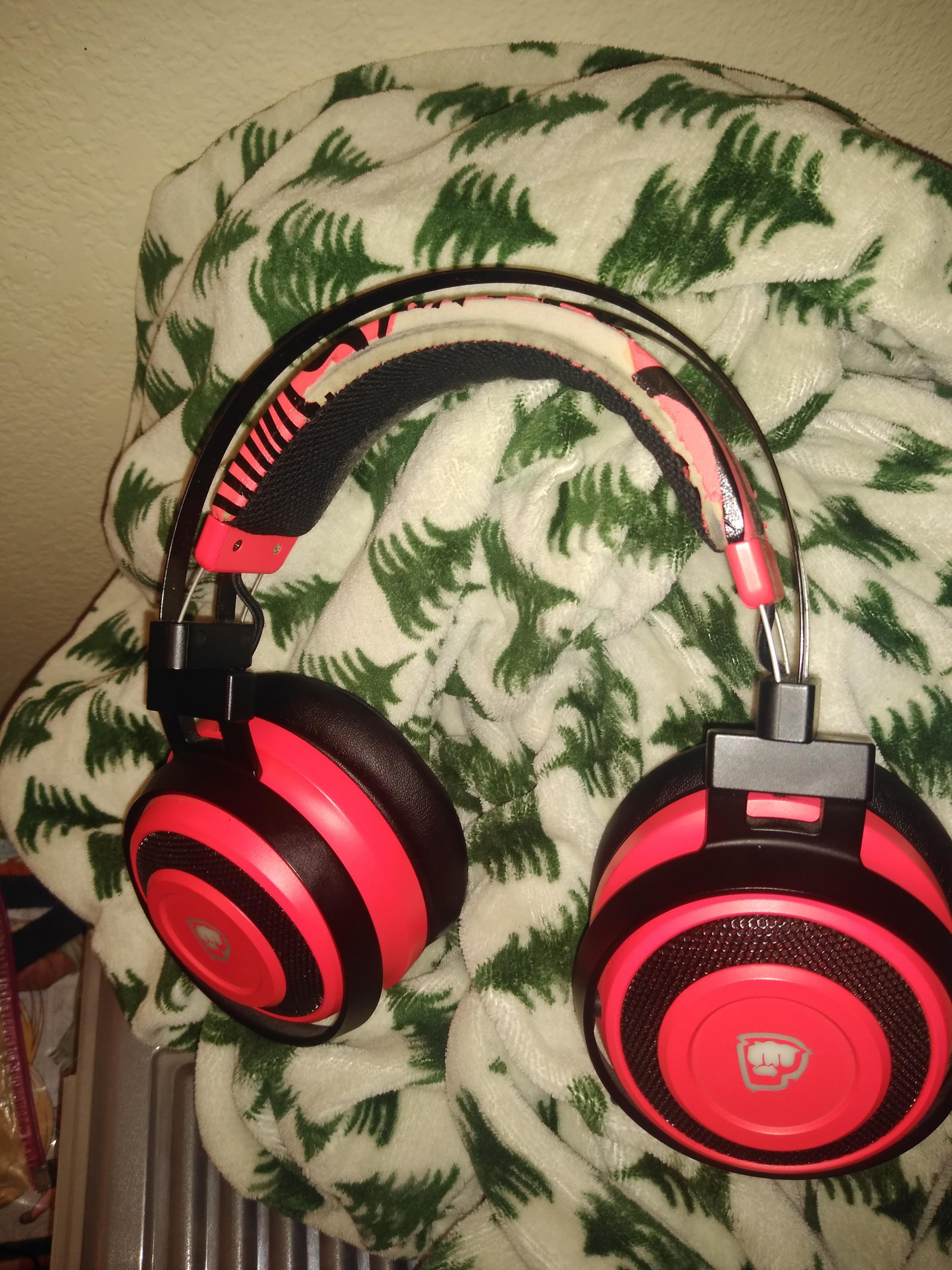 Razer Nari Ultimate peeling leather r/razer