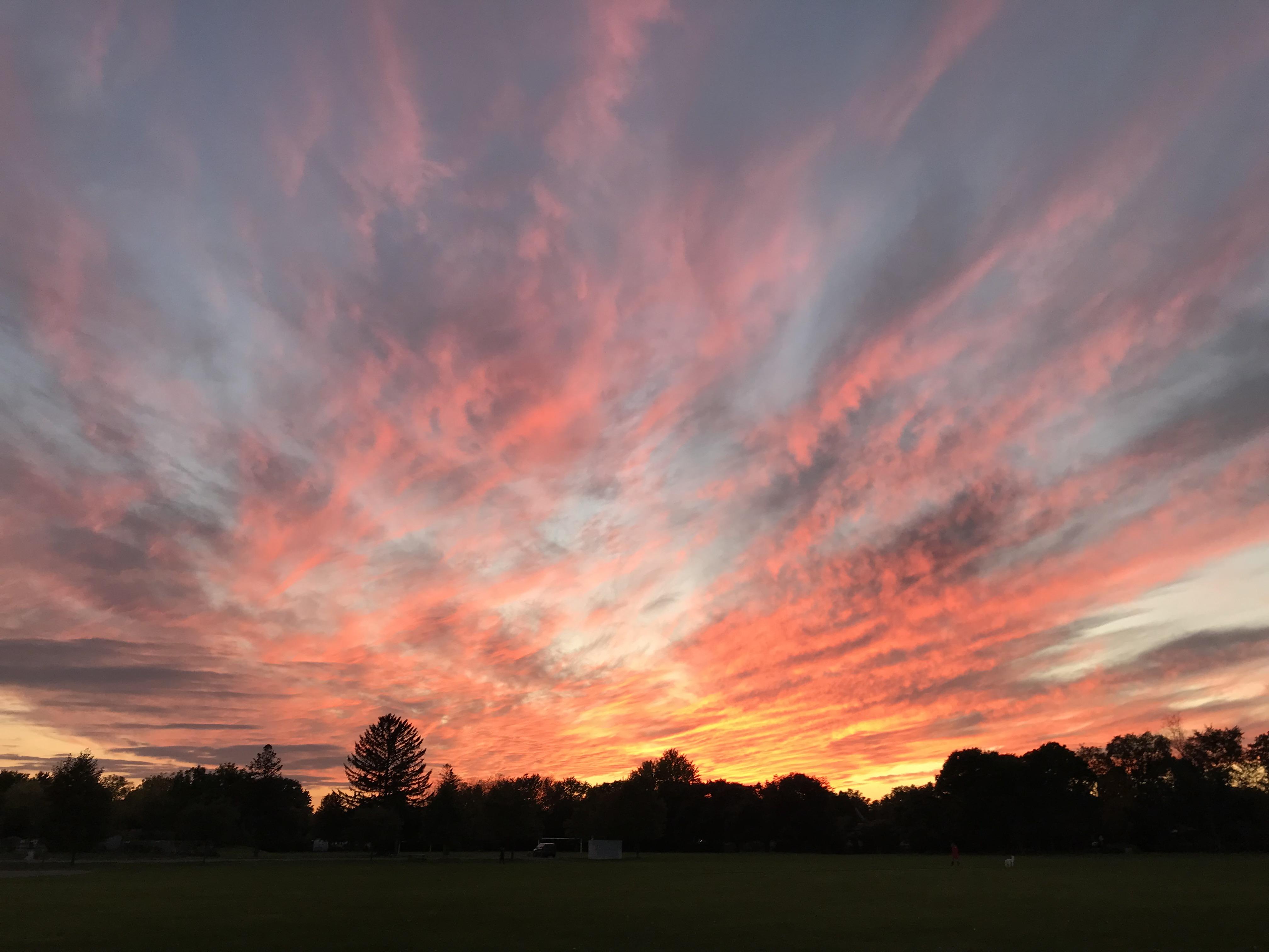 Sunset in Burlington, Ontario, 2018 [OC] r/SkyPorn