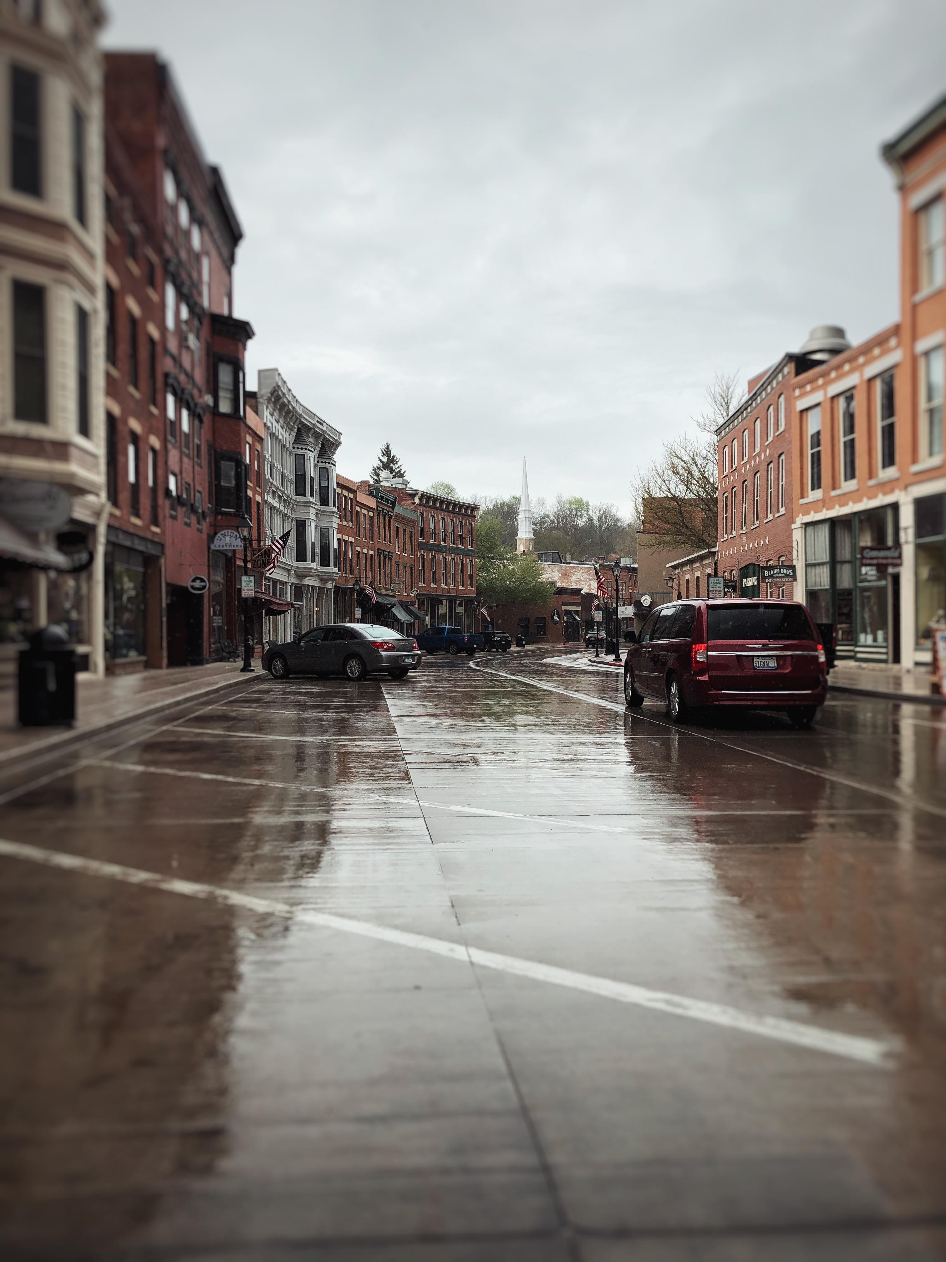 It’s a rainy day in Galena, Illinois r/raining