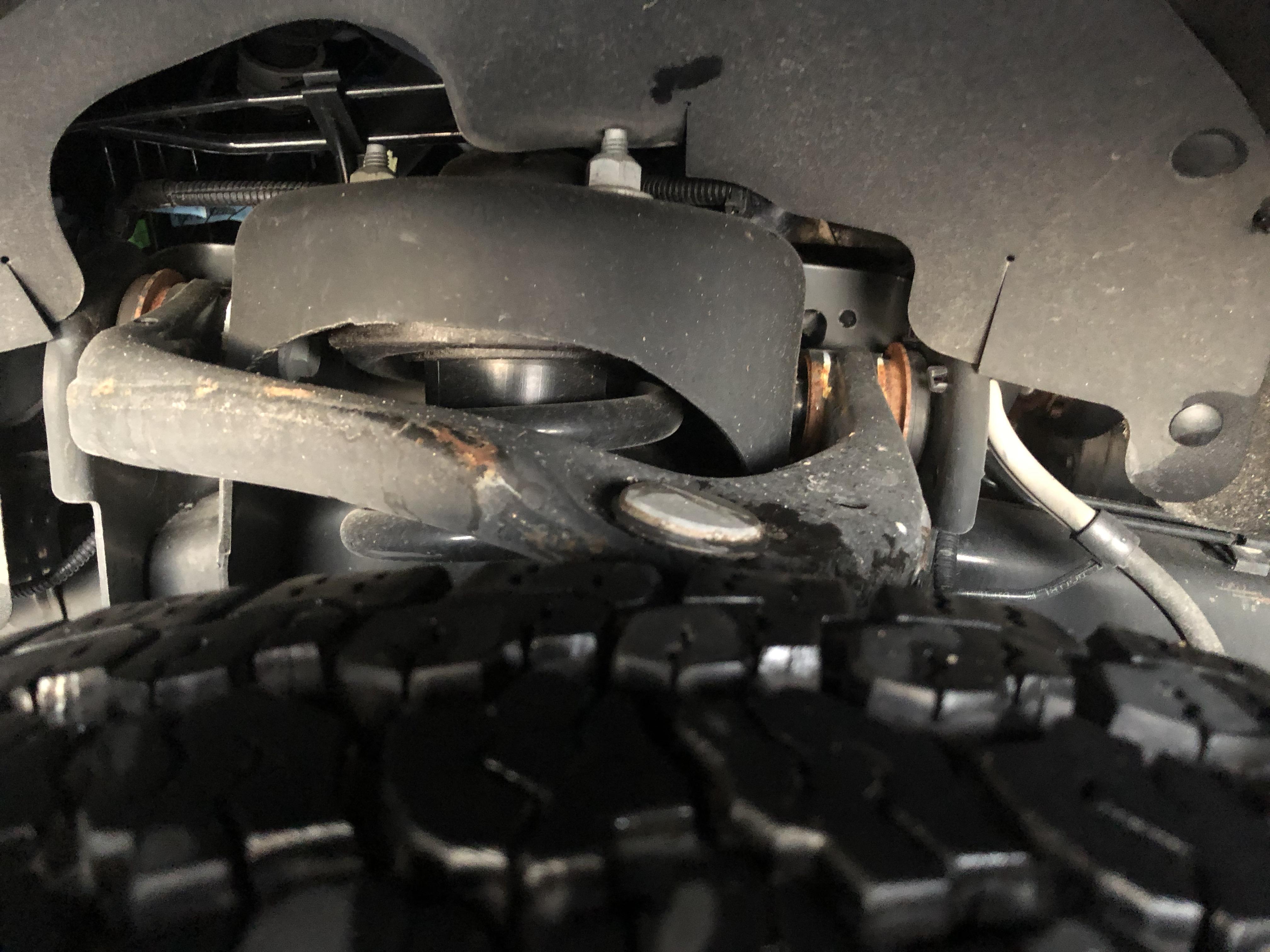 Spotted rust in my wheel well 17 F150 XLT SCREW with 28,000 km. WTF