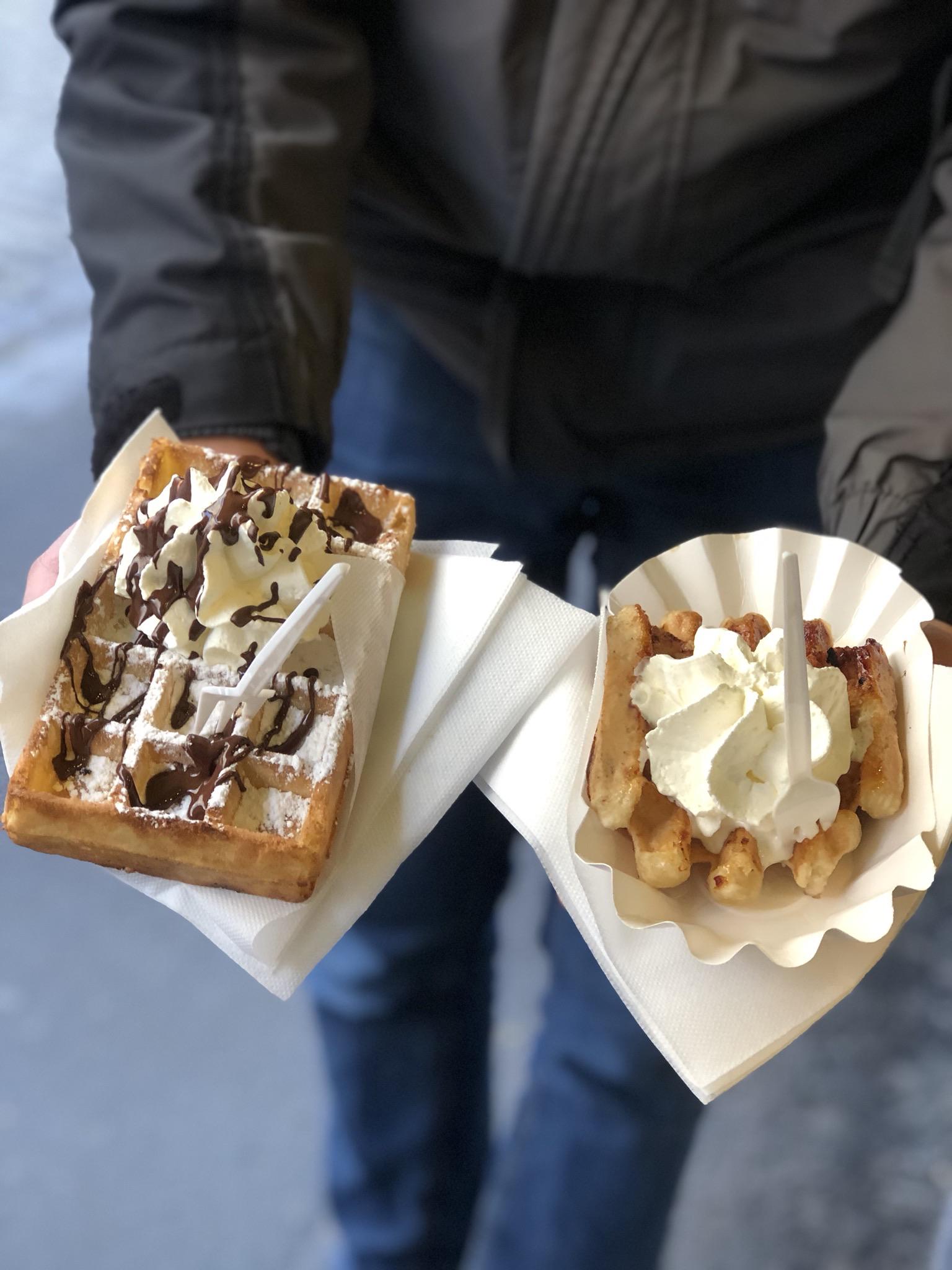 [I ate] A Brussels Belgian waffle and a Liege Belgian waffle r/food