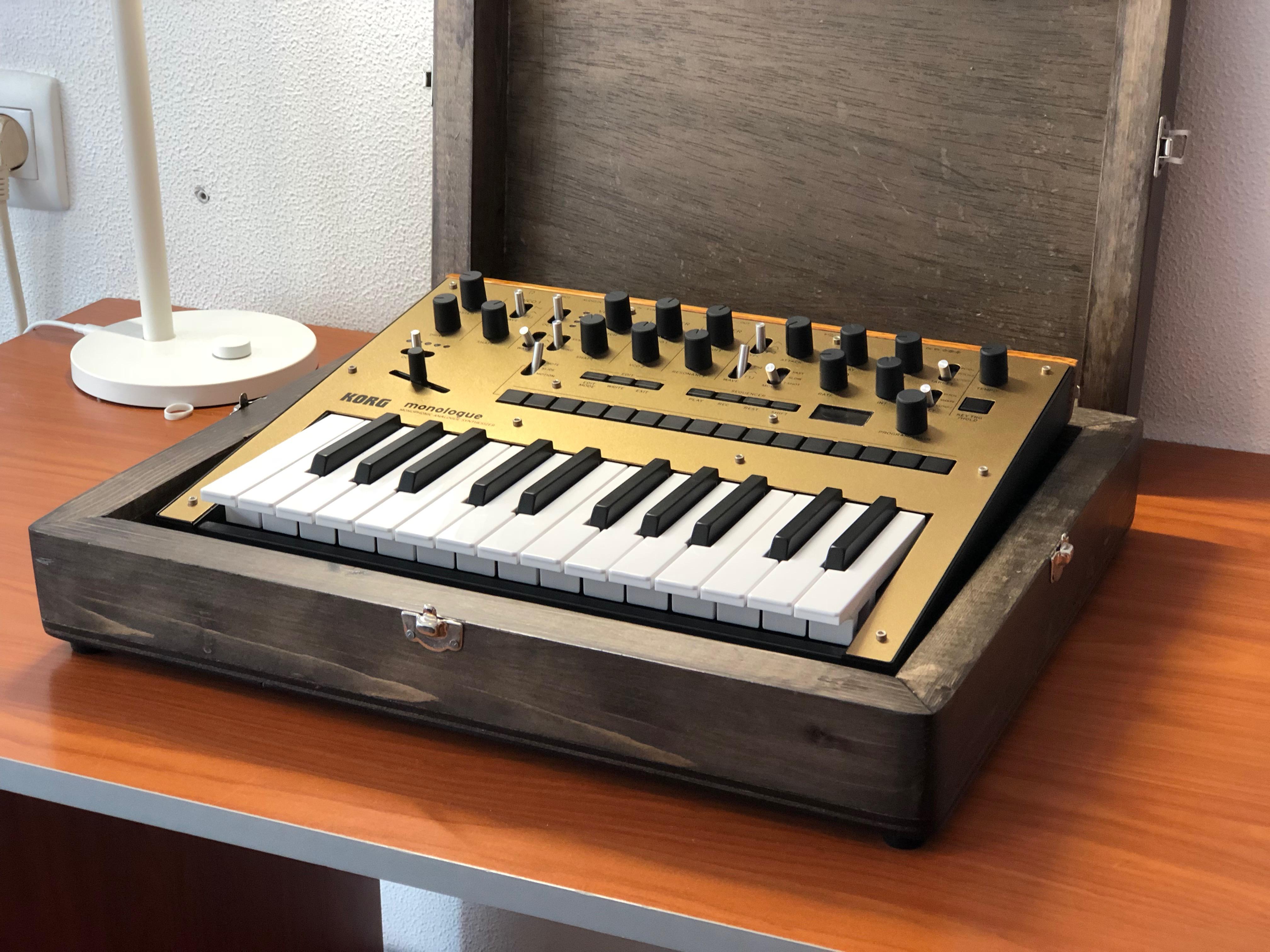 WTS Minilogue Gold With Wood Case with detachable lid / Stand r