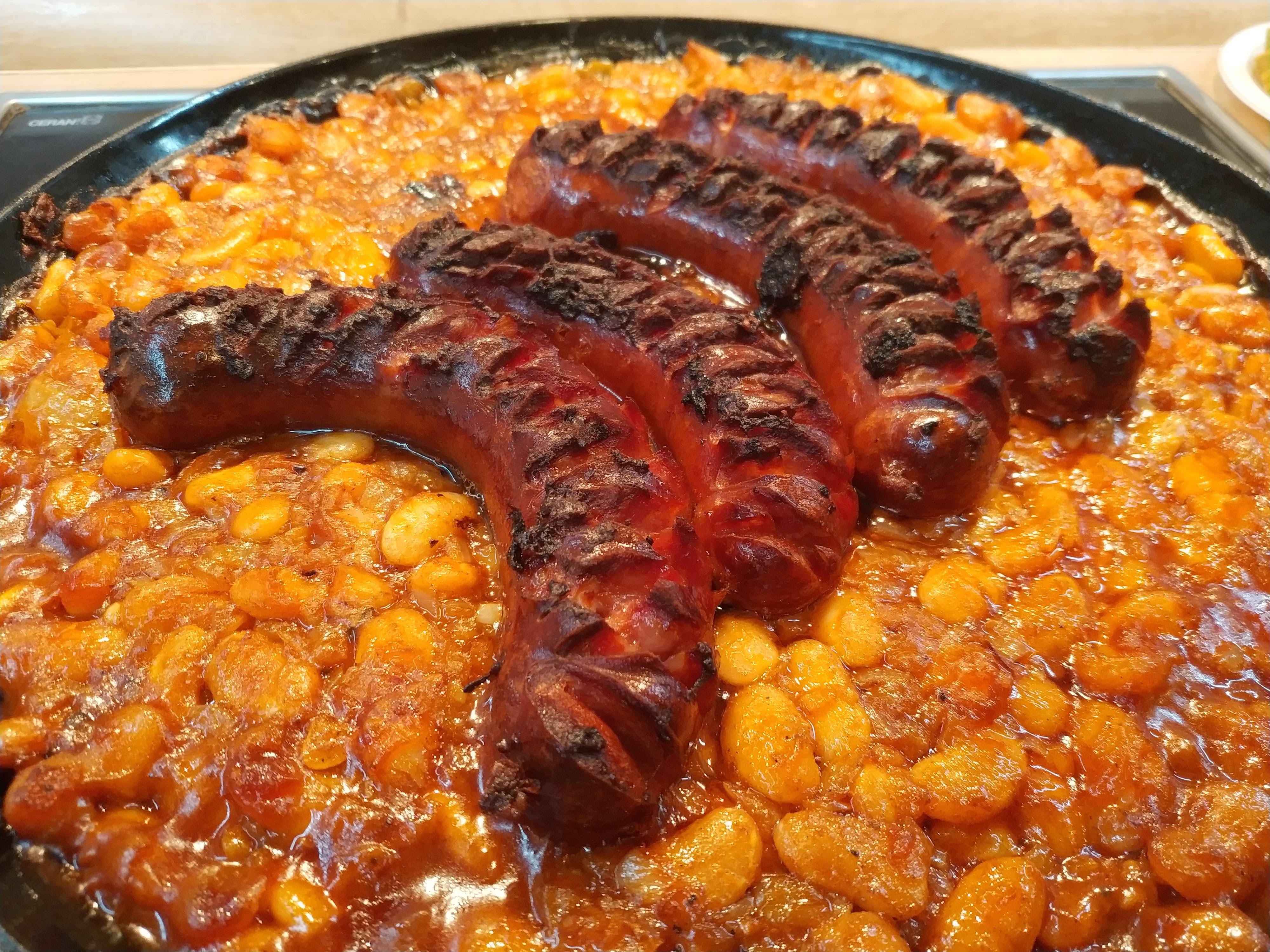 [Homemade] Baked beans and sausages [4000x3000][OC] r/FoodPorn