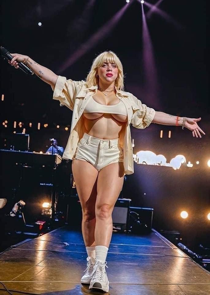 Billie Eilish naked ( HALF) : billieeeilish