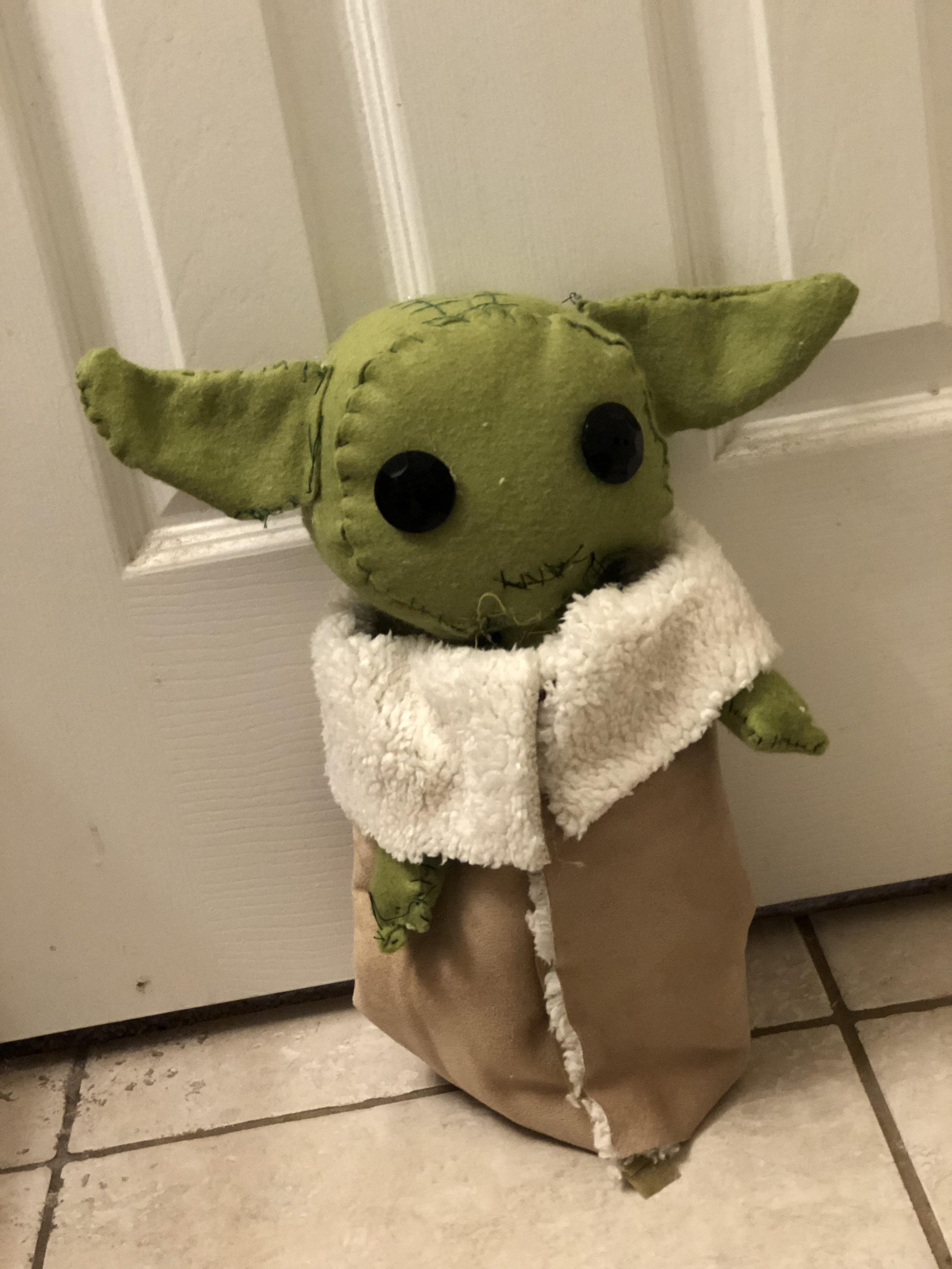 I made a baby yoda by hand r/BabyYoda