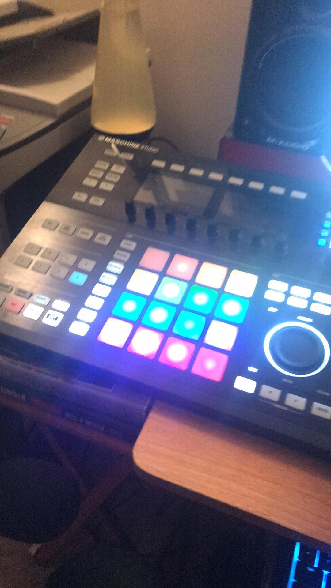 For Sale Maschine Studio with Komplete 10 r/maschine