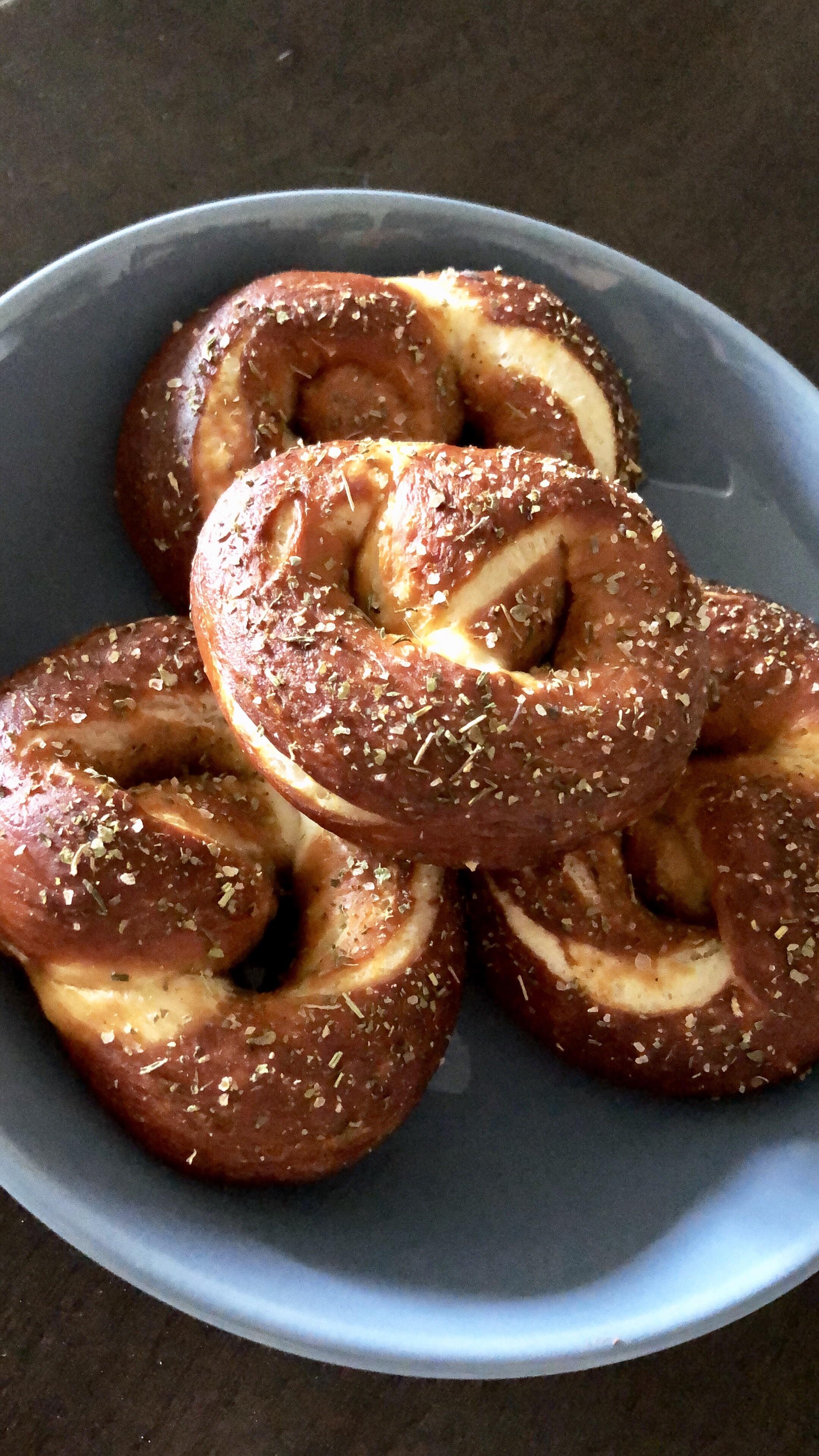 Home made Pretzels 🥨 (first attempt)! r/Breadit