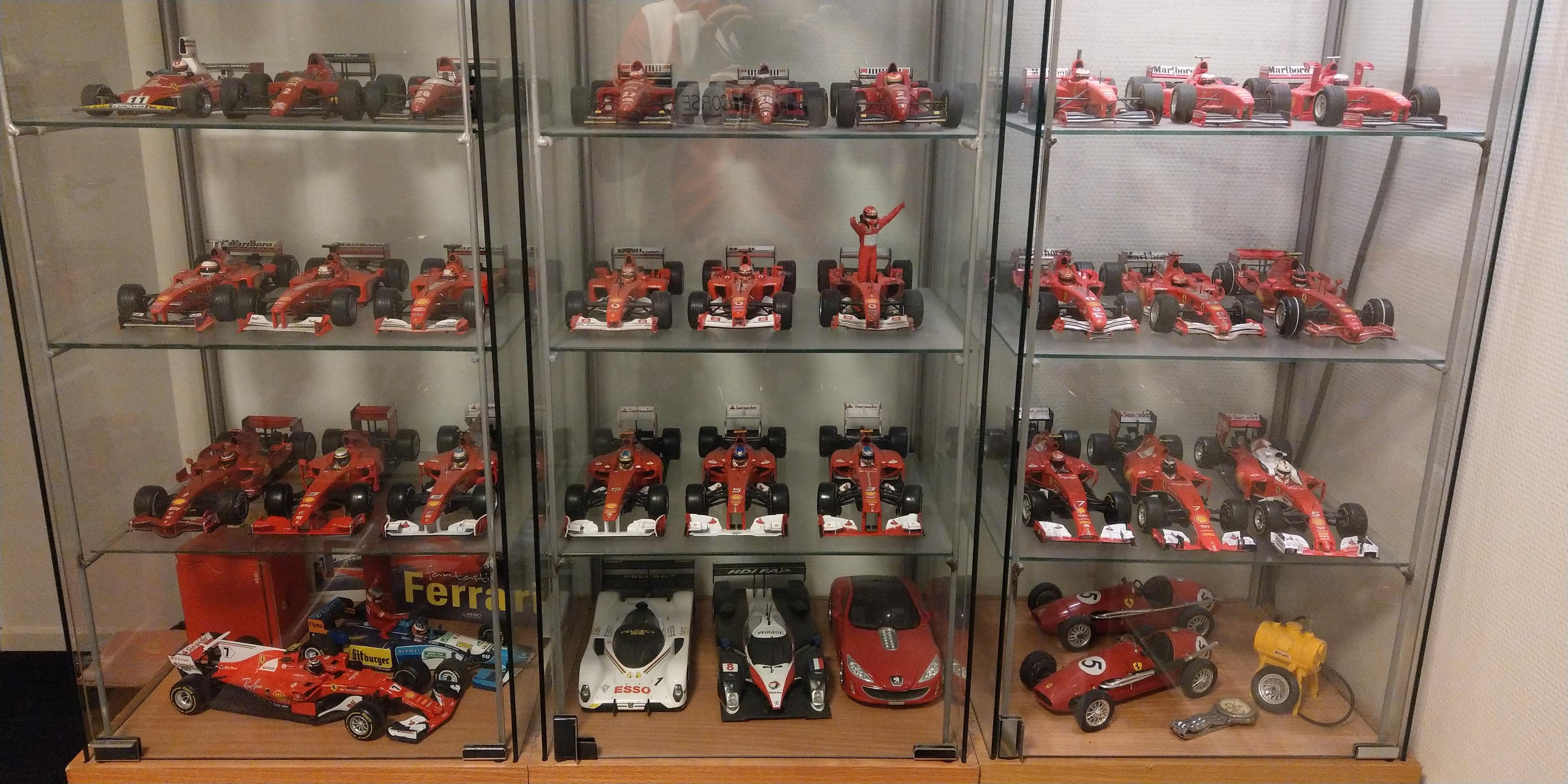 My father's Ferrari collection, all models from 19922017 (1/18) r