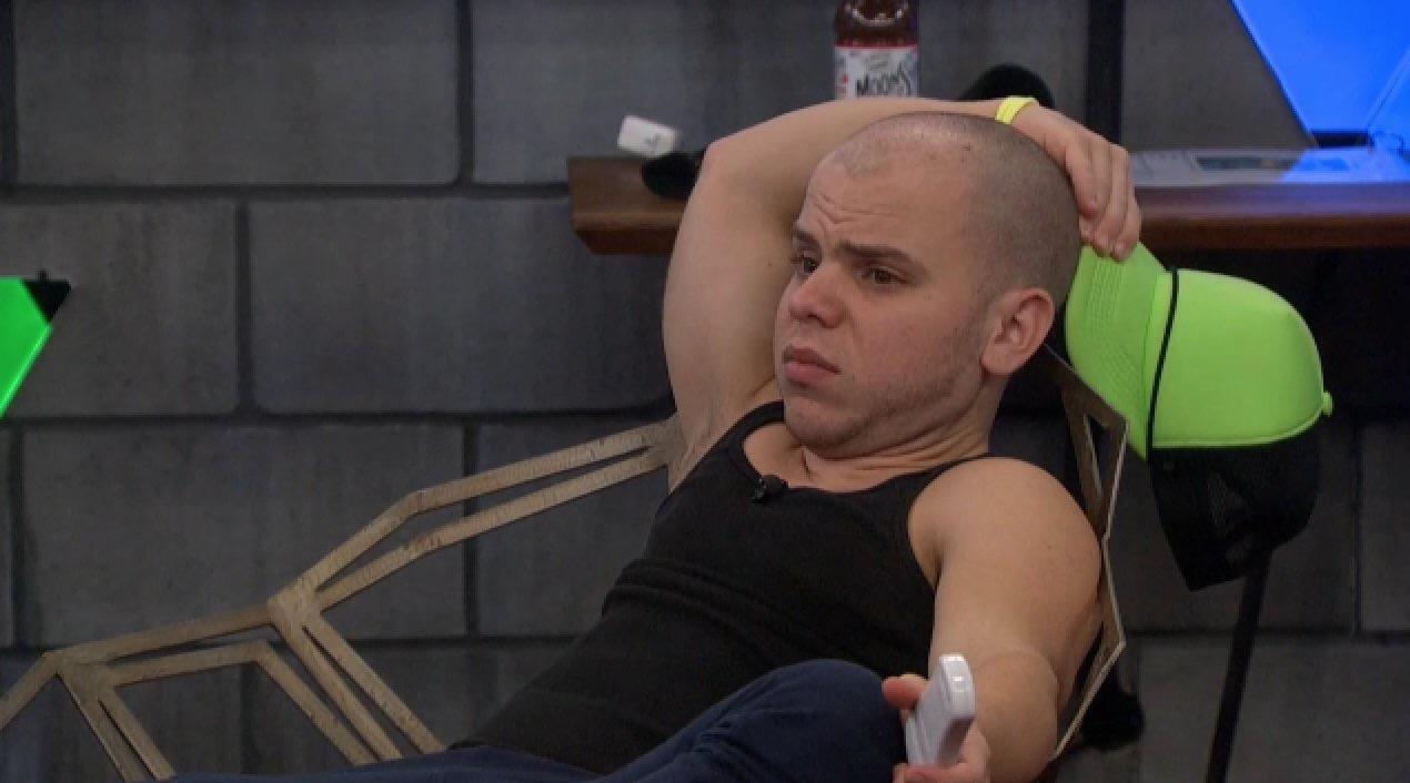 JC looking like the 3rd mini Paqs Bro BigBrother