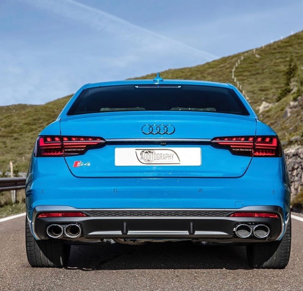 2020 S4. V6 TDI 347hp. Look at the exhausts. This is horrible, why is