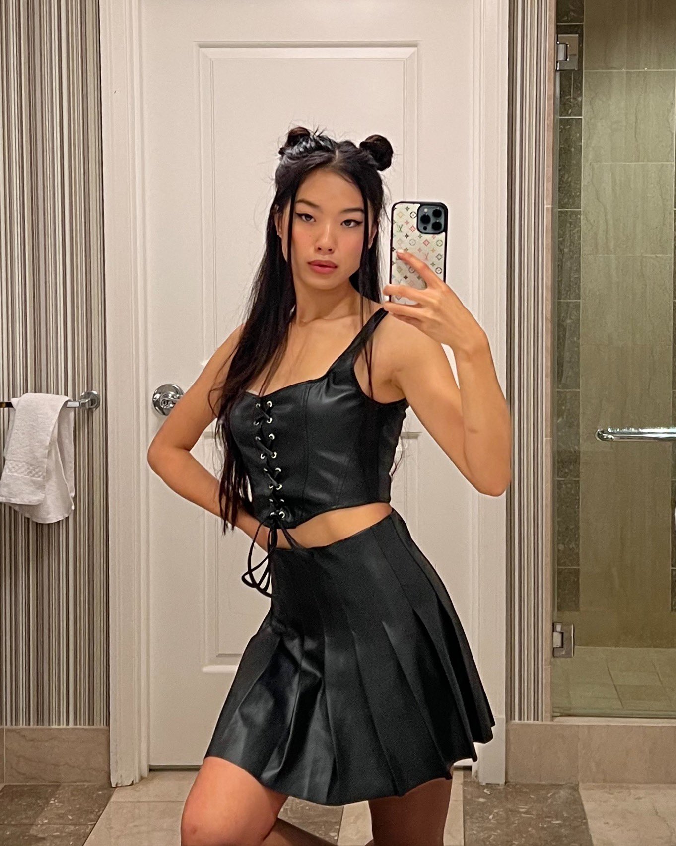 akaNemsko in hot black outfit : twitchasians