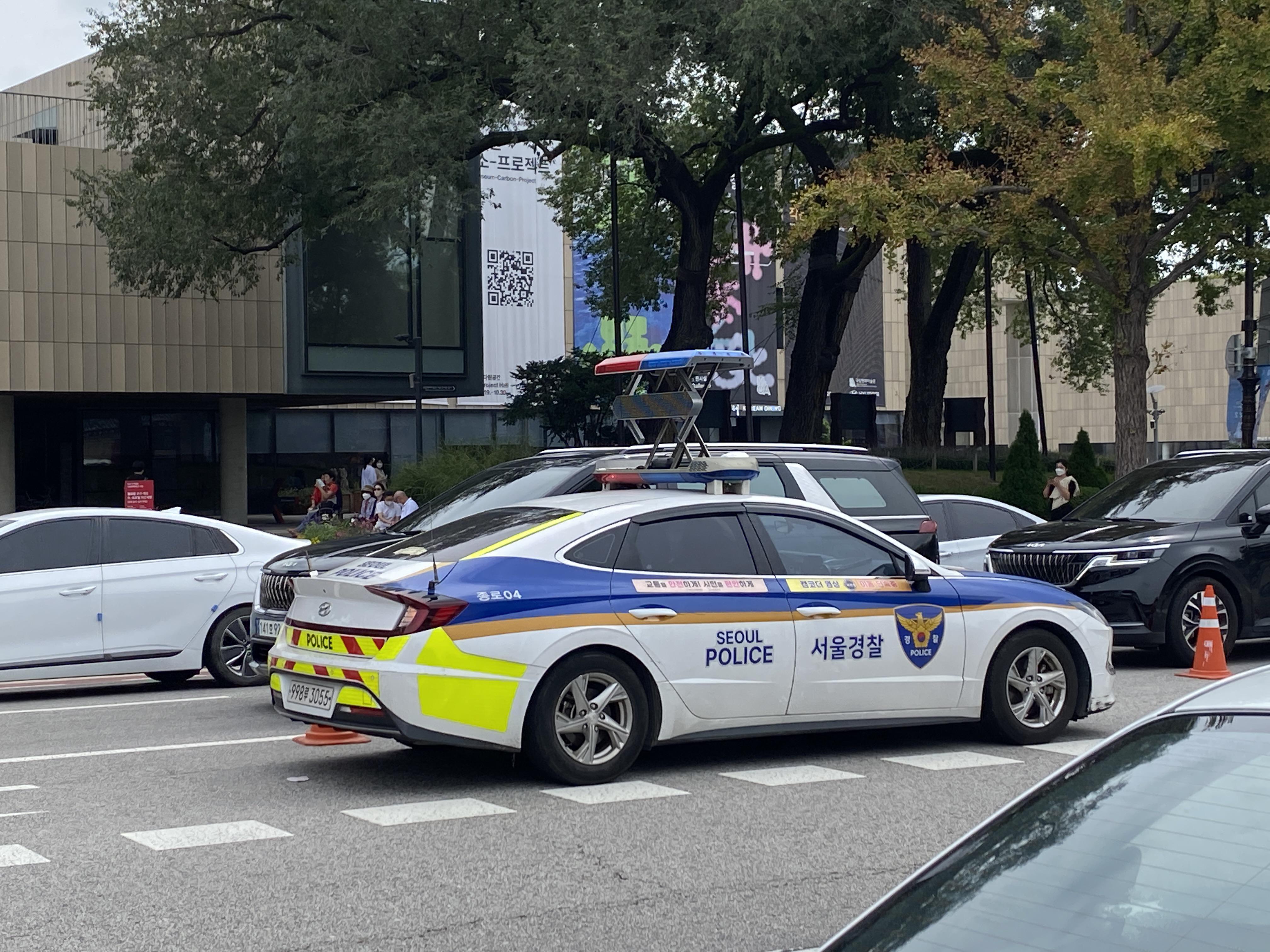 The cop cars in South Korea have sirens that can extend to show LED