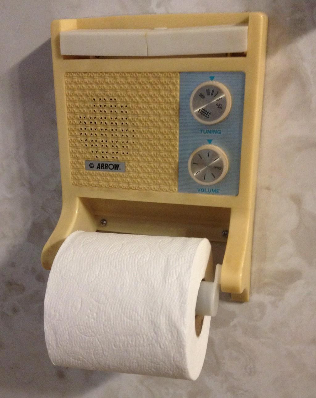 This old toilet paper holder has a builtin AM radio r/mildlyinteresting