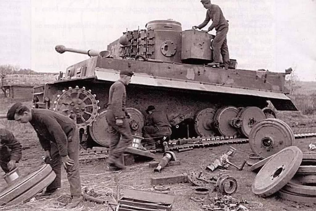 Tiger tank with its road wheels and tracks removed for repairs r/TankPorn