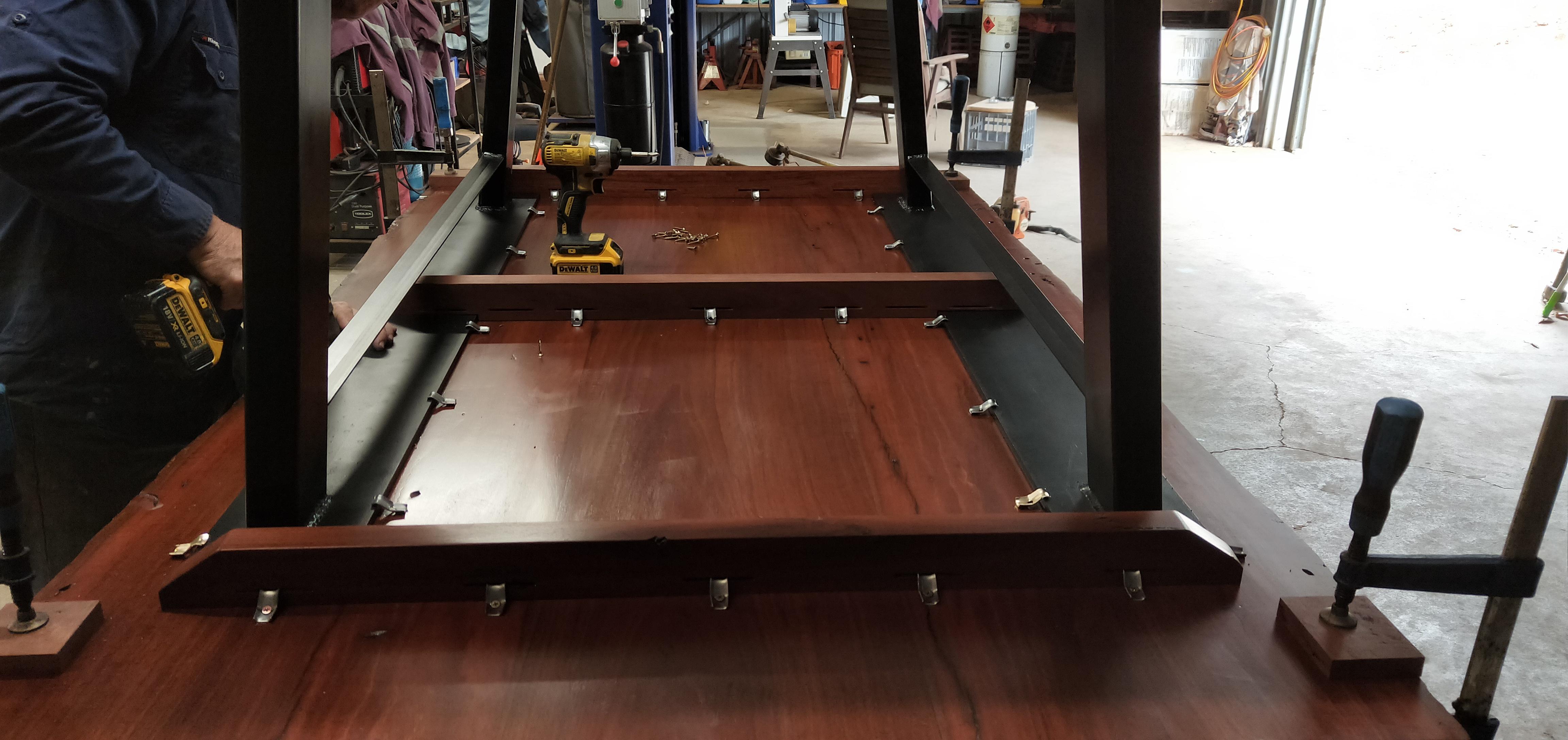 Underside of my dining table, think we used enough Zclips? r/woodworking