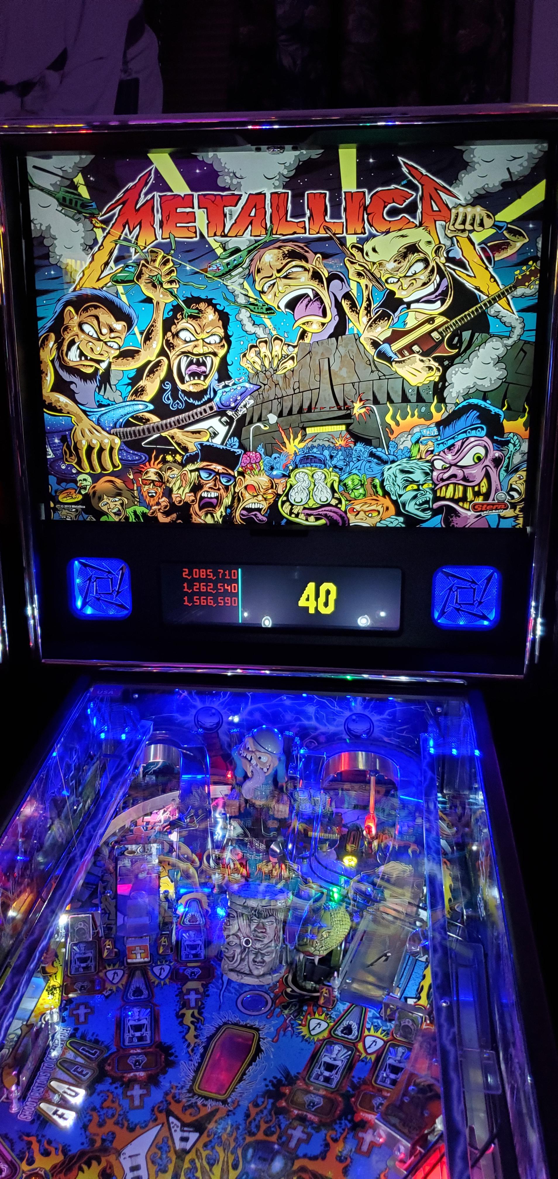 Found this thing at an arcade near me. Pretty cool. r/Metallica
