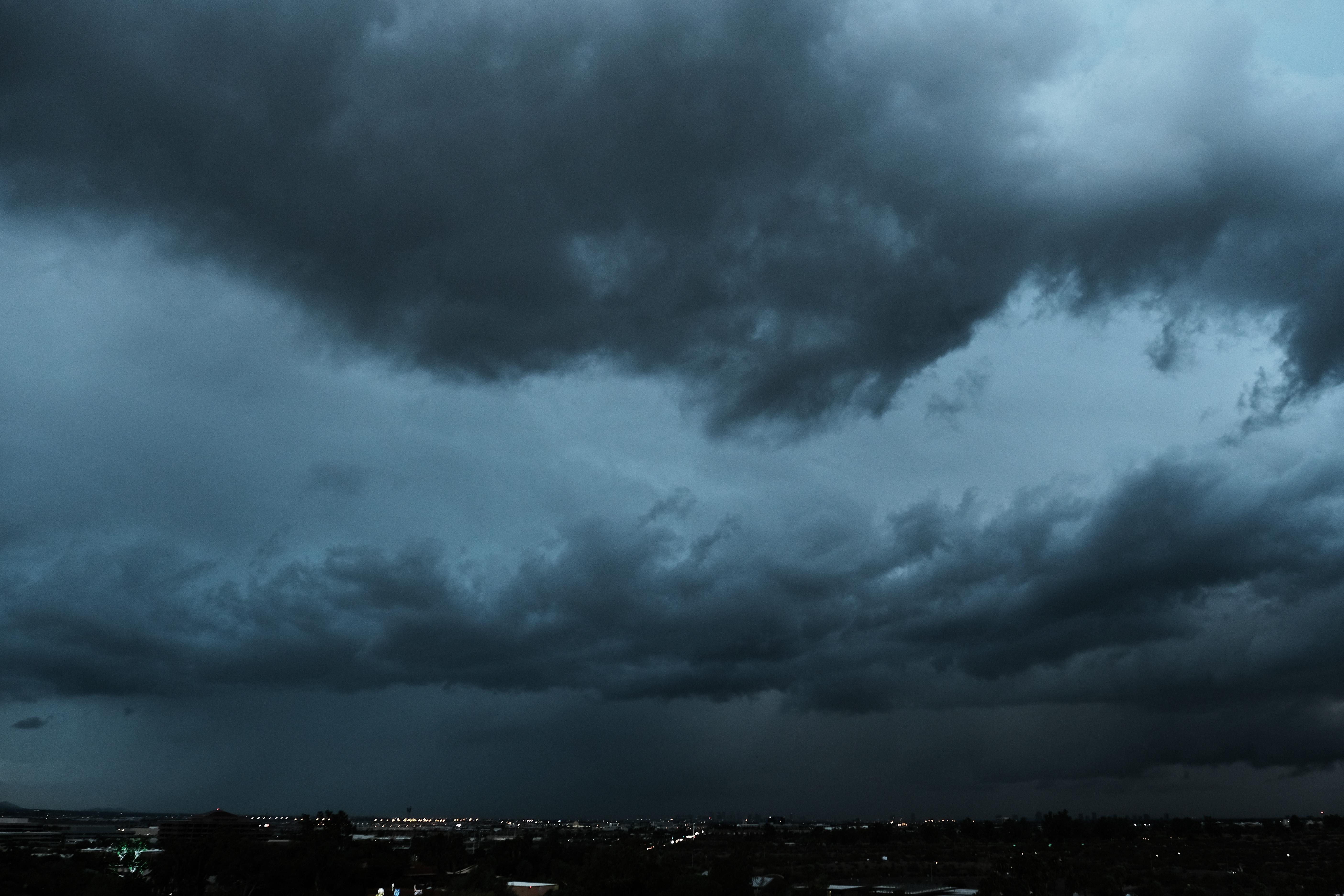 Rainfall over Phoenix this evening r/raining