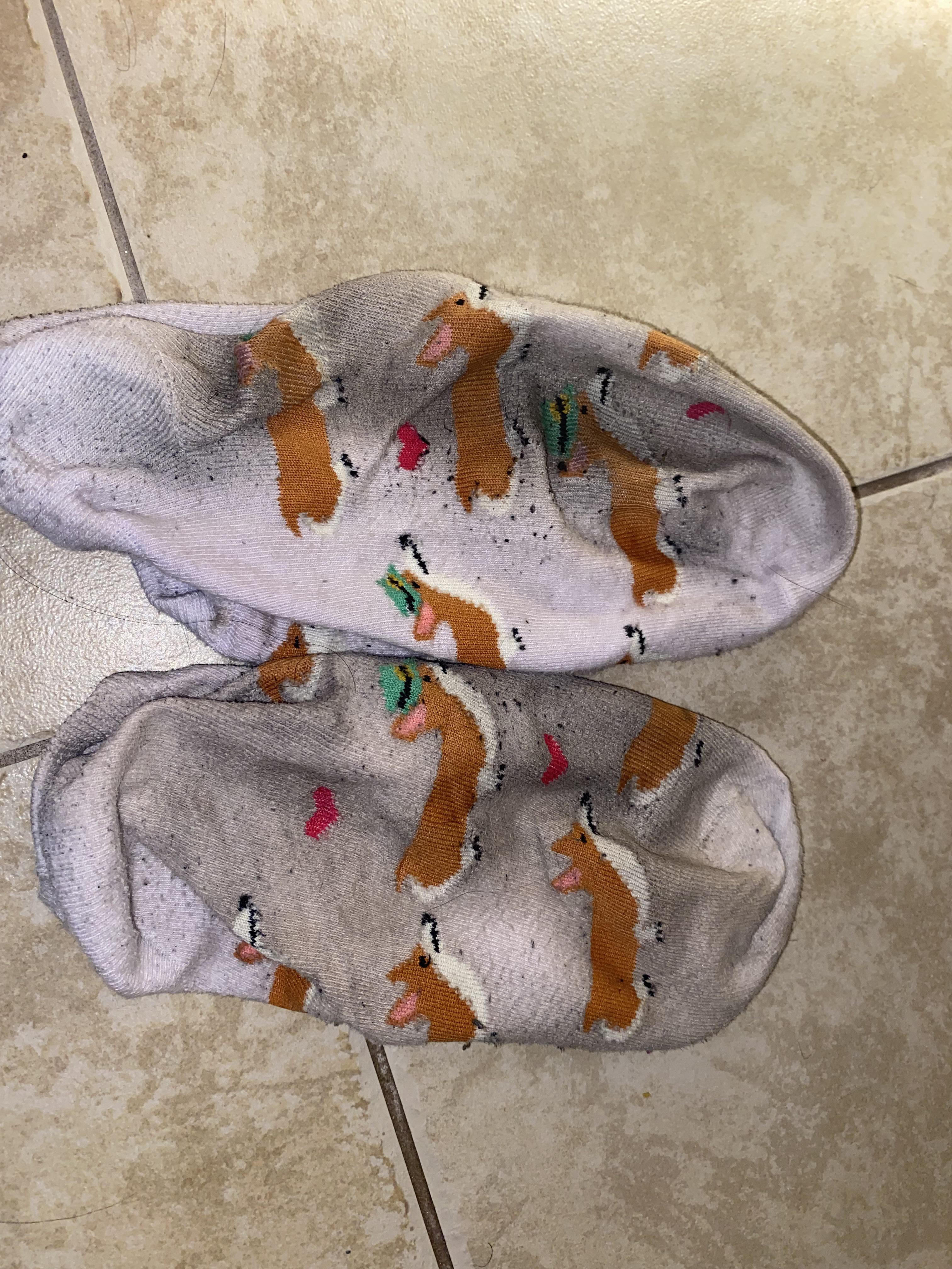 4 days worn work socks super damp and sweaty smells like corn chips and