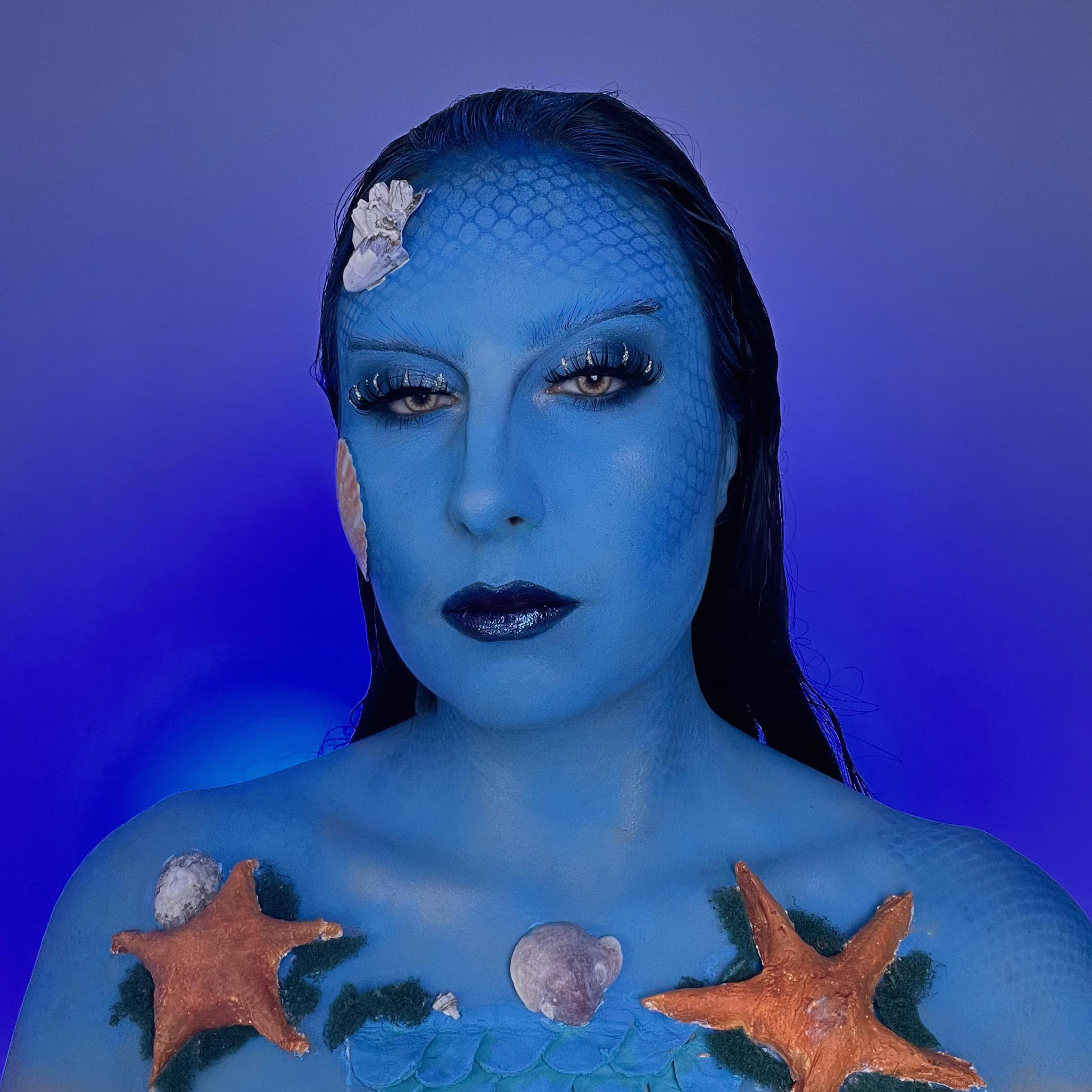 I tried a new makeup look. This is for a makeup challenge Sirens 🧜🏻‍♀️. What do you think? r