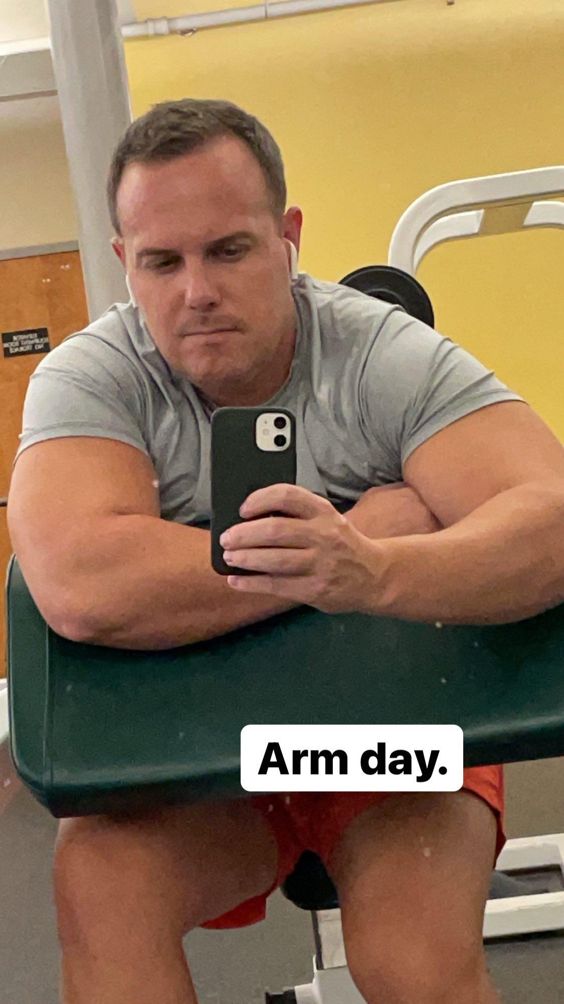Little arm day… r/gaybrosfitness