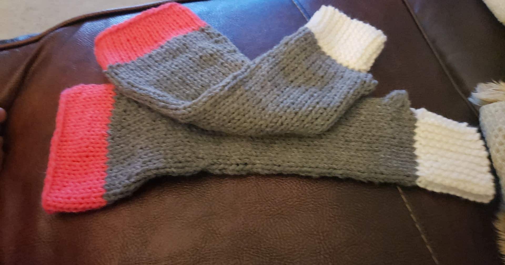 My creating mind led me to create these fingerless gloves that come up