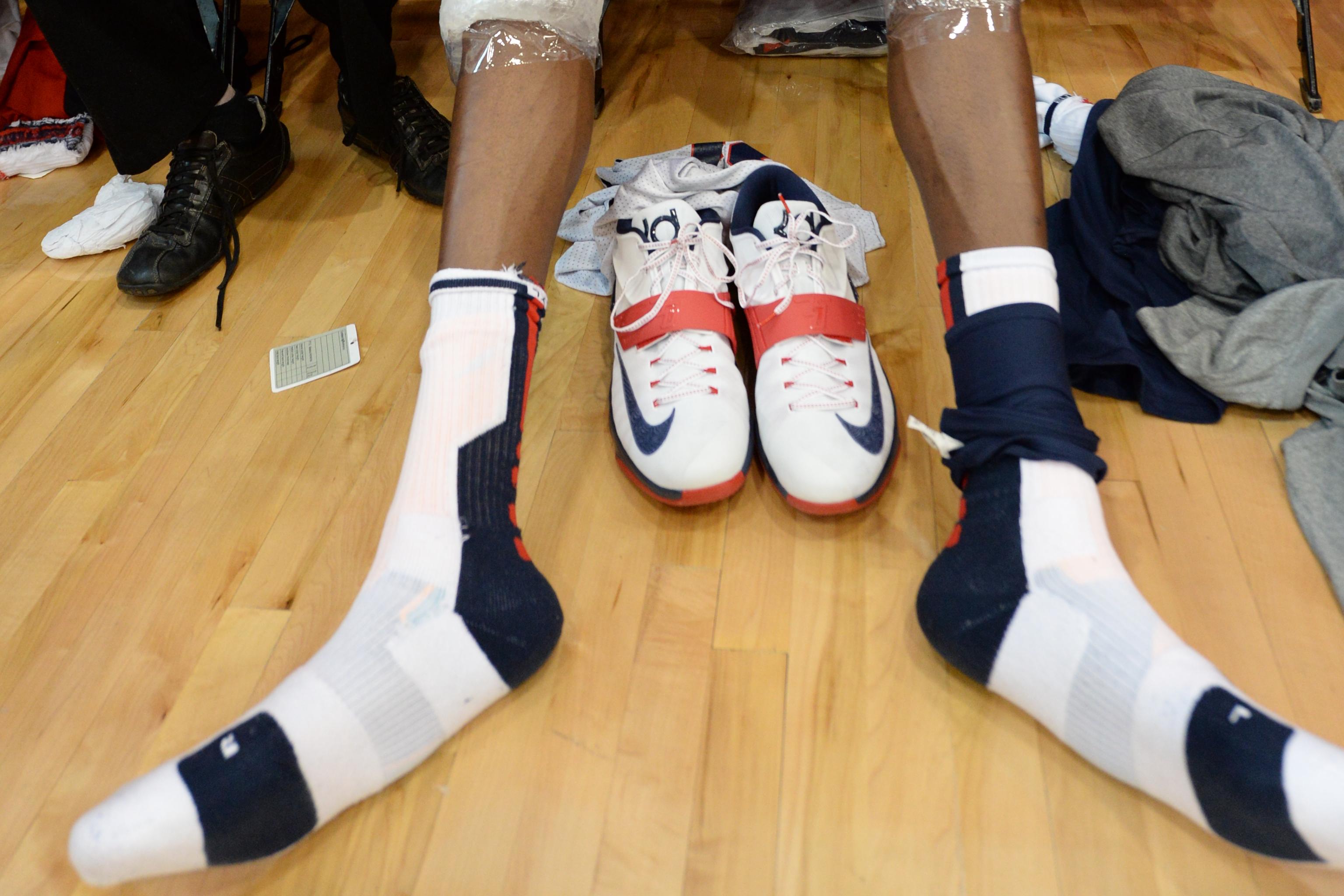 Kevin durant's feet look like hockey sticks r/MakeMeSuffer